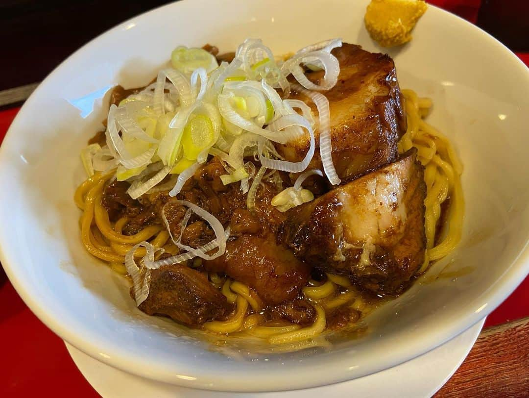 原田良也さんのインスタグラム写真 - (原田良也Instagram)「久しぶりに食べた 滋賀の名店【ラーメンひばり】の『油そば肉増し』！ 平日でもしっかり流行ってました！ #ラーメンひばり #油そば #滋賀県 #瀬田 #ファミリー飲食店 #ファミリーレストラン」6月13日 21時00分 - irasshassee