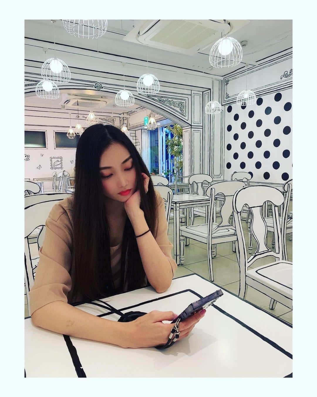 蔵歩実のインスタグラム：「☕️💜 . . #カフェ #2Dカフェ #新大久保 #카페 #2D카페 #신오쿠보  #japanese #japanesegirl #일본 #일본인 #일본사람#東京 #tokyo #도쿄 #モデル #model#모델 #followme  #高身長 #高身長女子 #instalove #ootd」