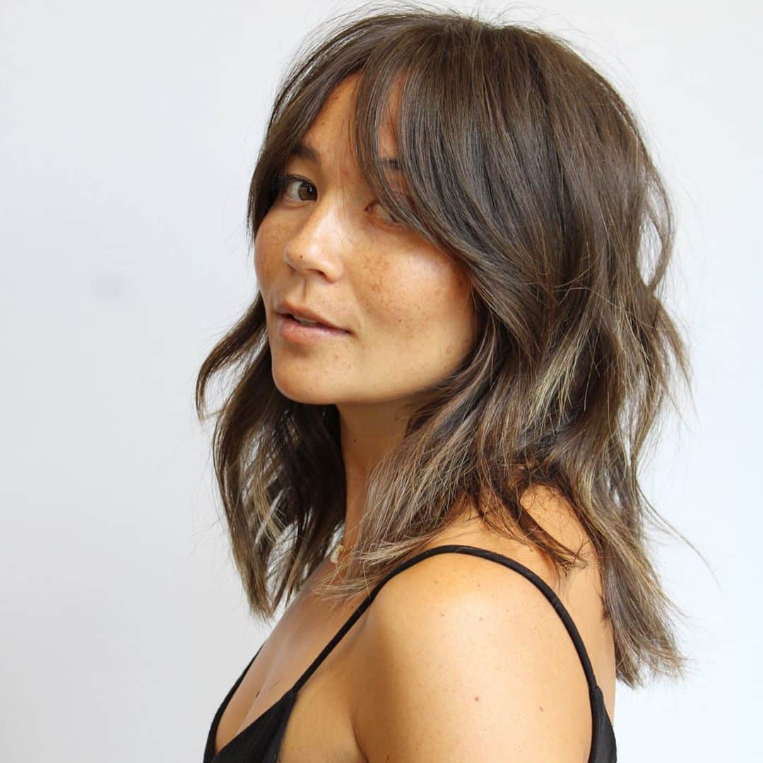 アリッサ ウーテンのインスタグラム：「@jarrod.hair saving me!!!! Thank you @jarrod_ks coming to my rescue and giving me a fresh cut ✂️ I feel so much lighter and free ❤️ Swipe for a Before / After」
