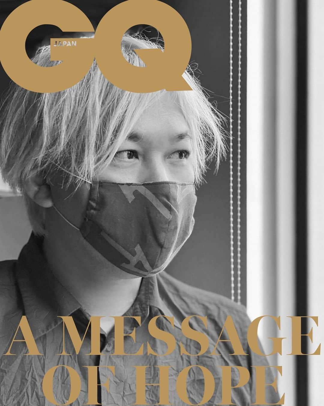 GQ JAPANさんのインスタグラム写真 - (GQ JAPANInstagram)「【A MESSAGE OF HOPE（連載：希望へ、伝言）】 Vol.58 津田大介──不条理を受け入れることから﻿ ﻿ カミュの『ペスト』を再読、感銘を禁じ得なかった。﻿ ジャーナリスト兼メディア・アクティビストの津田大介さんから﻿、いまを前向きに生きるためのメッセージ﻿ ﻿ 「朝日新聞の論壇時評に書きました（https://www.asahi.com/articles/DA3S14416834.html）が、現在世界中の人たちが「感染したくないが、普段当たり前にできていた活動が制限されるのが辛い」という巨大なジレンマに晒されています。安心と自由の間で振り子のように気持ちが揺さぶられると、やがて心に余裕がなくなり、そうなるとウイルスではなく、人に苛立つようになる。これが現在起きていることなのだと思います。﻿ ﻿ 治療薬がなく、先行きが見えないことが不安を増大させているわけですが、もともと人生は病気にかかったり、事故に遭ったりする不条理なリスクと隣り合わせです。この病気が今後どのような経過をたどるかは、様々な分野の専門家が予想しています。医療者だけでなく、様々な分野の専門家の予測を知ることでこの感染症の全体像を知ることが不安を鎮め、人に対して苛立たないようになる一番の『クスリ』になると思います。未来が明るいわけではないですが、かといって絶望的に酷いわけでもない。不条理を受け入れ、新しい世界に移行できるようにライフスタイルを見直し、物を考える時間を増やすことがいまは何よりも肝要かと思います」﻿ ﻿ #gqjapan﻿ #私たちはどう生きるか﻿ #津田大介﻿ #daisuketsuda」6月13日 12時17分 - gqjapan