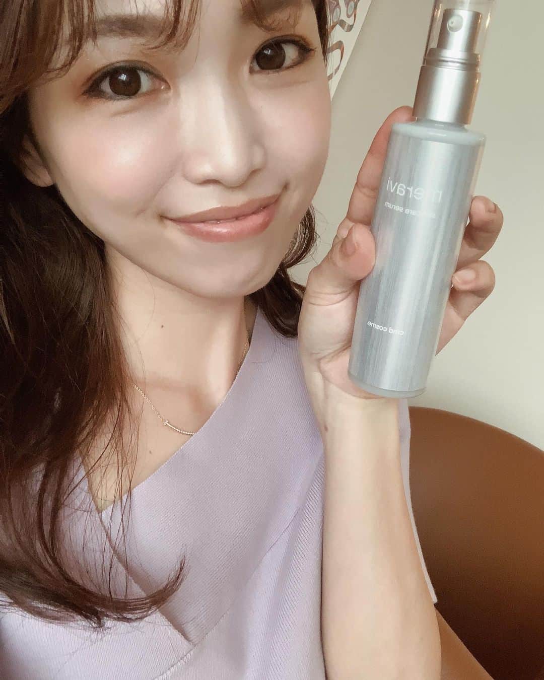 喜田彩子さんのインスタグラム写真 - (喜田彩子Instagram)「﻿ ﻿ ﻿ 人に優しく、自然にやさしく...エタノール不使用、﻿ 自然との共存を目指す究極のオーガニックを追求した﻿ ブランド"meravi"﻿ ﻿ フコキサンチンという海藻由来の希少成分を用いた美容液と﻿ クリームのセットをいただきました🌿﻿ ﻿ 【フコキサンチン】は、コンブやワカメなどの海藻に﻿ 含まれるカロテノイド色素の一種。﻿ 身体に良い作用をもたらすことが期待できる様々な﻿ 生理活性が報告されているんだそう✨﻿ 最近注目の美容成分みたい﻿ ﻿ いただいてから毎晩塗っていますが、クリーム塗布後の﻿ 保湿感がしっとりモチモチで私はかなり好きです♡♡﻿ なんと！エイジングケアにもいいみたいで﻿ 期待しております😋﻿ ﻿ ﻿ 6/18までクラウドファンディング”makuake"にて販売中！！﻿ 是非見てねっ﻿ ﻿ ﻿ #meravi#pr #フコキサンチン #スキンケア #基礎化粧品 #美容液 #スキンケア #skincare #makuake﻿」6月13日 13時24分 - ayacokida