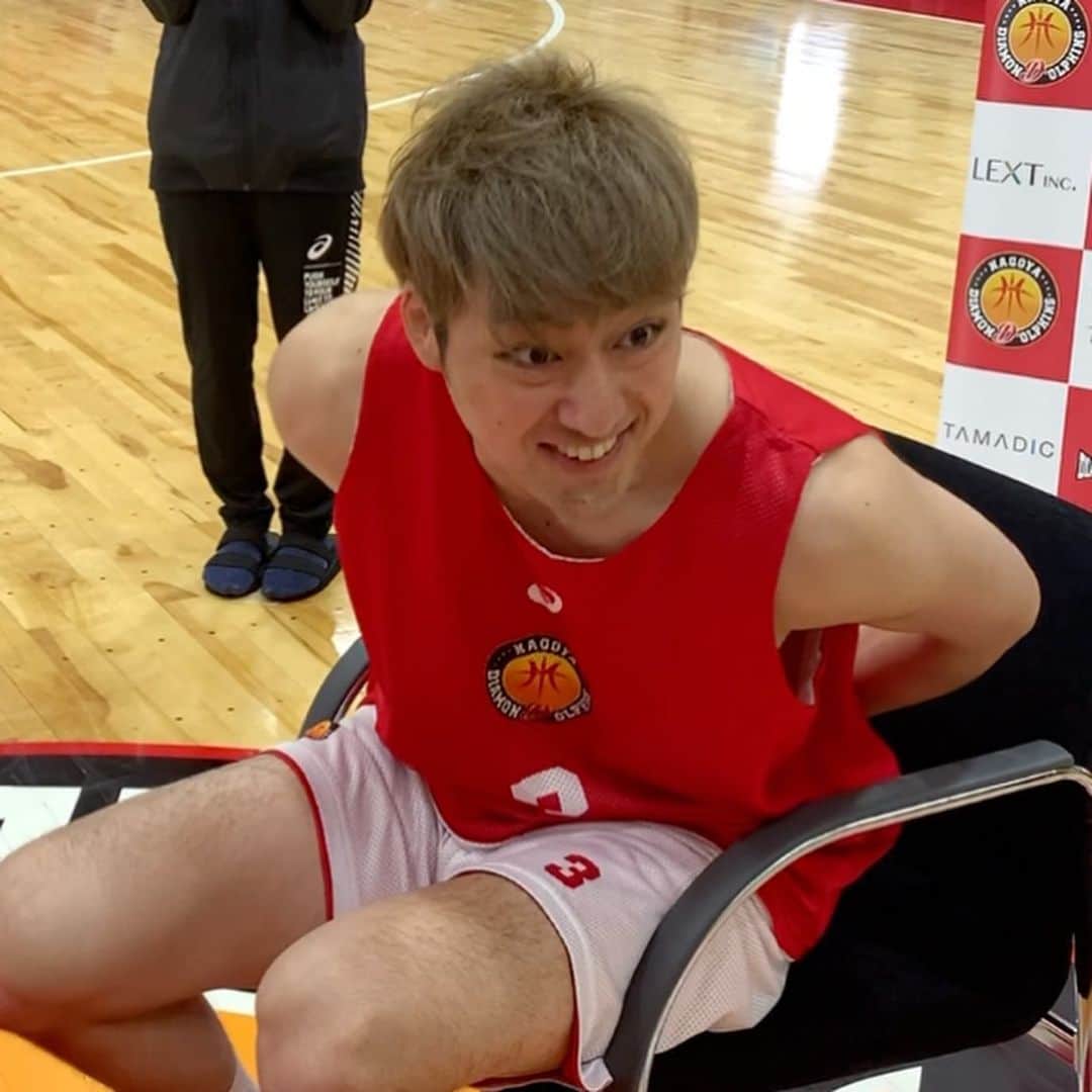 名古屋ダイヤモンドドルフィンズ Nagoya Diamondさんのインスタグラム写真 - (名古屋ダイヤモンドドルフィンズ Nagoya DiamondInstagram)「\ DolTube更新✨/﻿ ﻿ トランプゲーム「ババ抜き」に少しルールを加えて、小林遥太選手、満田丈太郎選手、菊池真人選手、安藤周人選手が「ドルフィンズトランプ最弱王決定戦」を行いました👑🃏﻿ 果たして、トランプ最弱王は誰の手に…🤔﻿ ﻿ 動画リンクはストーリーズに更新します📹🙆‍♀️﻿ ﻿ #DORED #ドルフィンズ #Bリーグ #バスケ #バスケットボール #名古屋 #スポーツ #小林遥太 #満田丈太郎 #菊池真人 #安藤周人 #トランプ #ゲーム #ババ抜き #お家時間」6月13日 13時42分 - nagoyadolphins
