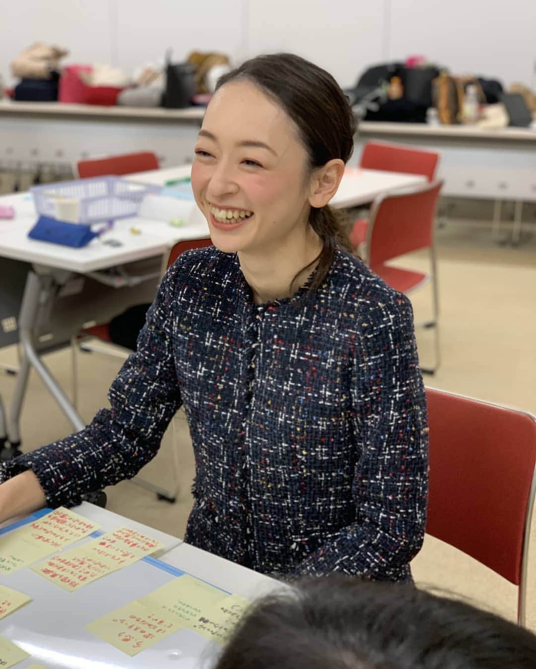 瞳ゆゆのインスタグラム：「先日のカンブリア宮殿は銚子電鉄さん。 ｢応援される人になる｣ 私の先生(勝手に😂)から最初に学んだことだけど、  銚子電鉄さんには、社長自身も会社も応援したくなる魅力があった。  いつも全力で諦めない。 何だか楽しそう。 可能性があることは何でもやる。  地域から愛されていて、何より、社員は会社が大好きなことが伝わってきた。  あと、社長がちょっと面白いところも高評価😂 応援する。  #カンブリア宮殿 #銚子電鉄」