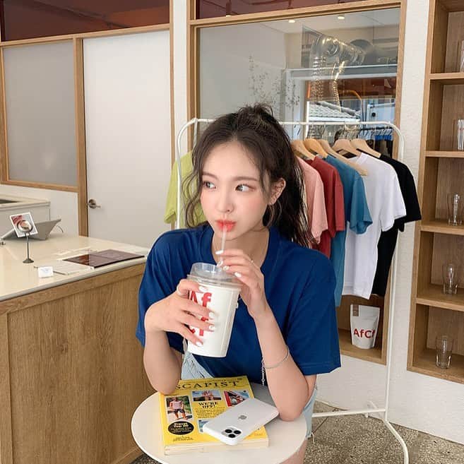 Chuuのインスタグラム：「넘 여유로운 주말이네유💛」