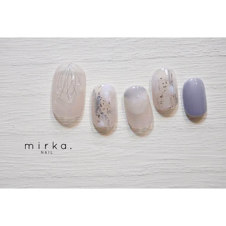 mirka. NAIL(ミルカネイル)さんのインスタグラム写真 - (mirka. NAIL(ミルカネイル)Instagram)「new !!﻿ ﻿ 雨の滴をイメージして﻿ ﻿ 梅雨もネイルで気分を明るく✳︎﻿ ﻿ ﻿ -----------------------------------------﻿ ご新規さまのご予約受付再開してます！ ﻿(曜日問わずご予約可能です) ﻿ オーダーネイルチップのご注文もお待ちしております✳︎﻿ ﻿ ご予約、お問い合わせは﻿ LINE公式アカウント@mirka.nail(@含む)まで。﻿ 直近の空き状況はLINEタイムラインをご覧ください。﻿ ﻿ ﻿ 感染予防対策をしっかり行ったうえでお客様をお迎えしております。﻿ ﻿ 〈感染予防の取り組み〉と〈お客様へのお願い〉を ハイライトにてまとめておりますので、ご確認くださいませ◡̈﻿ ﻿ ﻿ #mirkanailsample  #mirkanail#nails#nail#nailart#naildesign﻿ #ショートネイル#ネイルアート#ネイルデザイン#ネイル#大人ネイル#梅雨ネイル#オフィスネイル」6月13日 13時57分 - mirka.nail