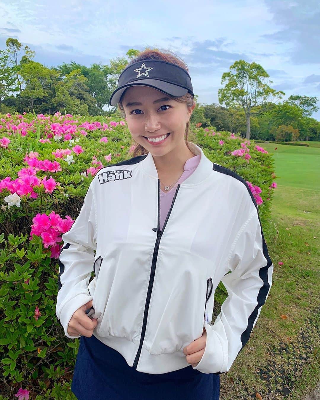 のインスタグラム：「今日は雨ですね☔️ . 早く梅雨が明けるといいな✨😌 素敵な週末を❤️ #ゴルフ#ゴルフ女子#golf#golfgirl#golfswing#ゴルフスイング#sports#スポーツ#スポーツ女子#instagolf#골프#골프여자#스포츠#高尔夫球#高尔夫#ゴルフウェア#golfwear」