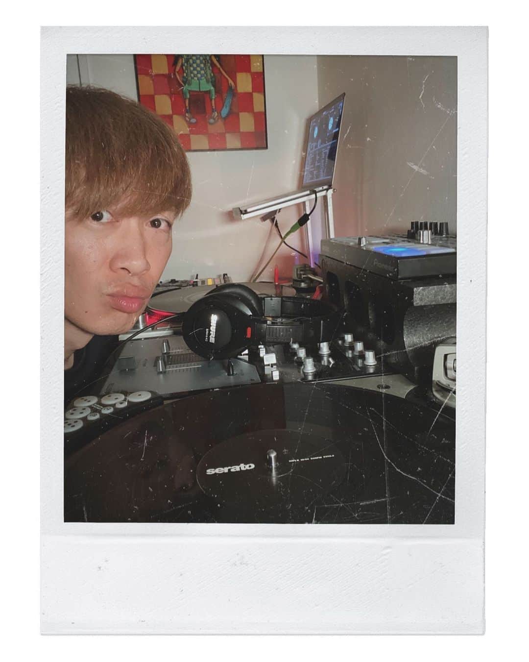 DJ U-ICHIのインスタグラム：「先日はインスタライブ見てくれたみなさん、ありがとうございました。 最後こちらのエラーで電波と音と話してることなど、全然聴こえなかったと思います。 早くインスタライブも配信カメラがiPhoneやスマホからしか配信できない！という機能が変わればいいのになと思います。 とは言え、 DJやってたので音楽のみでしたが、みんな色々感じてくれてたり、もちろんコメントなしでも作業のBGMや何か好きな事してる時のBGMになってくれてるのも嬉しいです。 また、やる時は告知しますので遊びに来てください！ #instaLive #instaDJ 60min Mix #japaneseSongsOnly」
