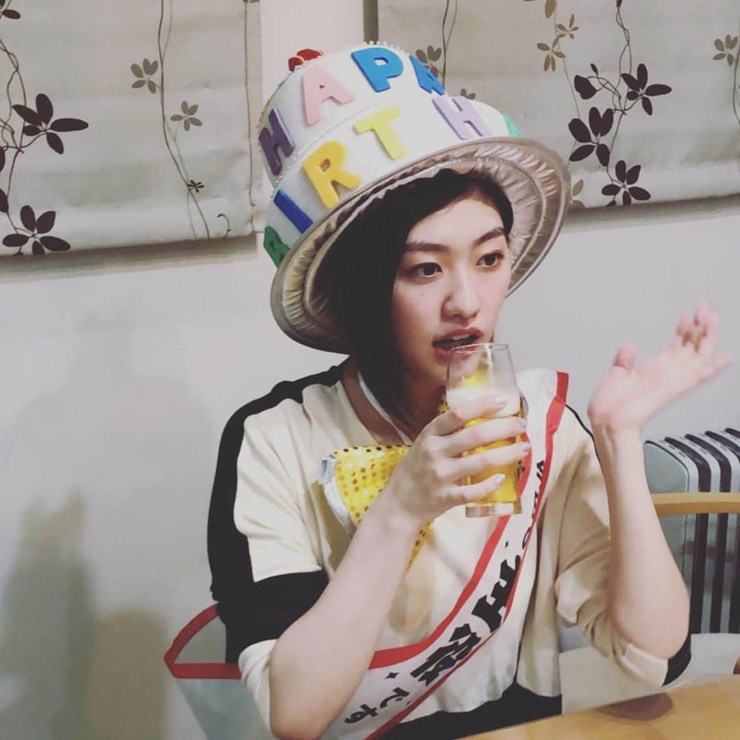 小林歌穂のインスタグラム：「﻿ みなさま本当にありがとう。 ﻿ 楽しく20歳を迎えられました笑﻿ 嬉しくて嬉しいです(T . T)﻿ ﻿ 写真は浮かれハッピーガールです﻿ ﻿ ありがとう！！﻿ ﻿ ﻿ #ぽーty#あはは」