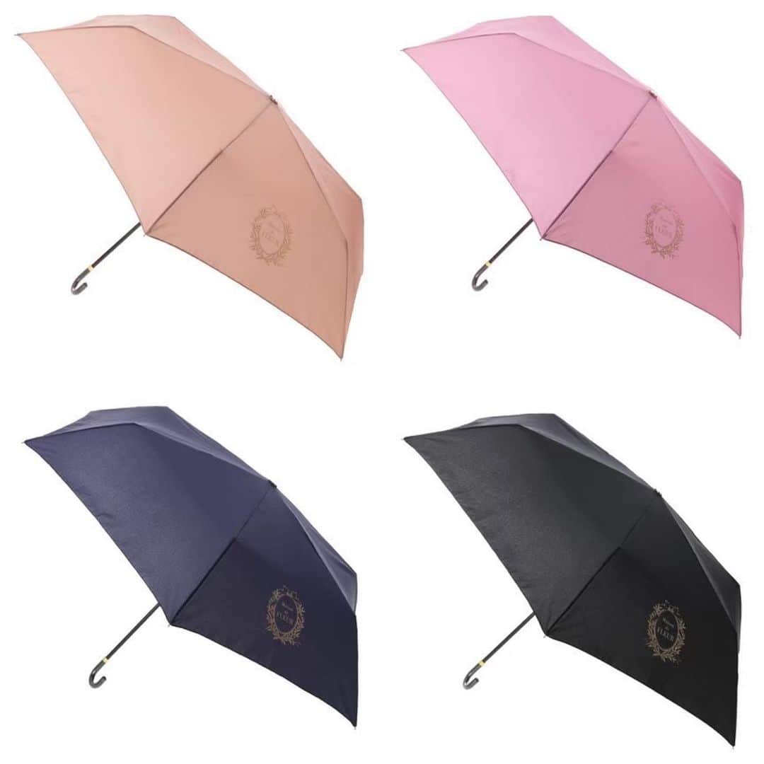 maisondefleur_pressさんのインスタグラム写真 - (maisondefleur_pressInstagram)「. ＼梅雨を可愛く快適に！／ . 雨の日も可愛く♪ Maison de FLEURの折り畳み傘☔️🎀 . 持ち運びやすい巾着タイプのカバーがついたシンプルなデザインと、ヒートカットしたボリュームリルがレディライクな折りたたみ傘が発売中♪ . どちらもMaison de FLEURのゴールドのロゴプリントがエレガントに映えるアイテムです✨ . 持ち手はフックタイプになっており、ゴールドのメタル使いも品良く映えるアクセントにも！ . . 晴雨兼用だから 雨の日だけじゃなく 日差しの気になるこれからの季節も使えるのが◎ . #maisondefleur#メゾンドフルール#umbrella #日傘#sunbrella#rainday#paris#newcolor #pink#frill#梅雨#梅雨コーデ#雨の日コーデ #雨の日デート#おうち時間#フリル#ピンク #可愛い#かわいい女の子 . .」6月13日 14時40分 - maisondefleur_press