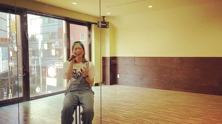 acaneのインスタグラム：「・ #acanecover ・ 『愛のうた / 倖田來未』 @kodakumi_official ・ 小学生の頃こんっなに 綺麗でかっこいい人がいるんやって どハマりした倖田來未様💐 メイクでかっこよくも可愛くもなれるって 知ってめっちゃ化粧の練習したなあ。。 高校のときは通学バックに 倖田狂て書いとった。爆笑 ・ だいすきです。 フルはYouTubeに載せてるので トップのハイライトから飛んでね💡💡 ・ #倖田來未 #愛のうた #acane #スタジオ練習 #うたってみた #歌ってみた #acaneを有名に」