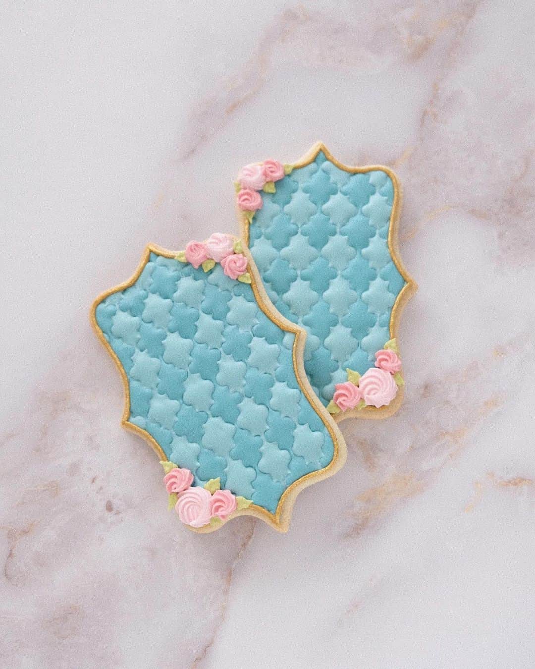 KUNIKAのインスタグラム：「My first moroccan tile pattern cookies 💎﻿ ﻿ 初めてモロッカンタイル柄を描いてみました。﻿ 楽しかった...🐫﻿! ﻿ #artofkunika」