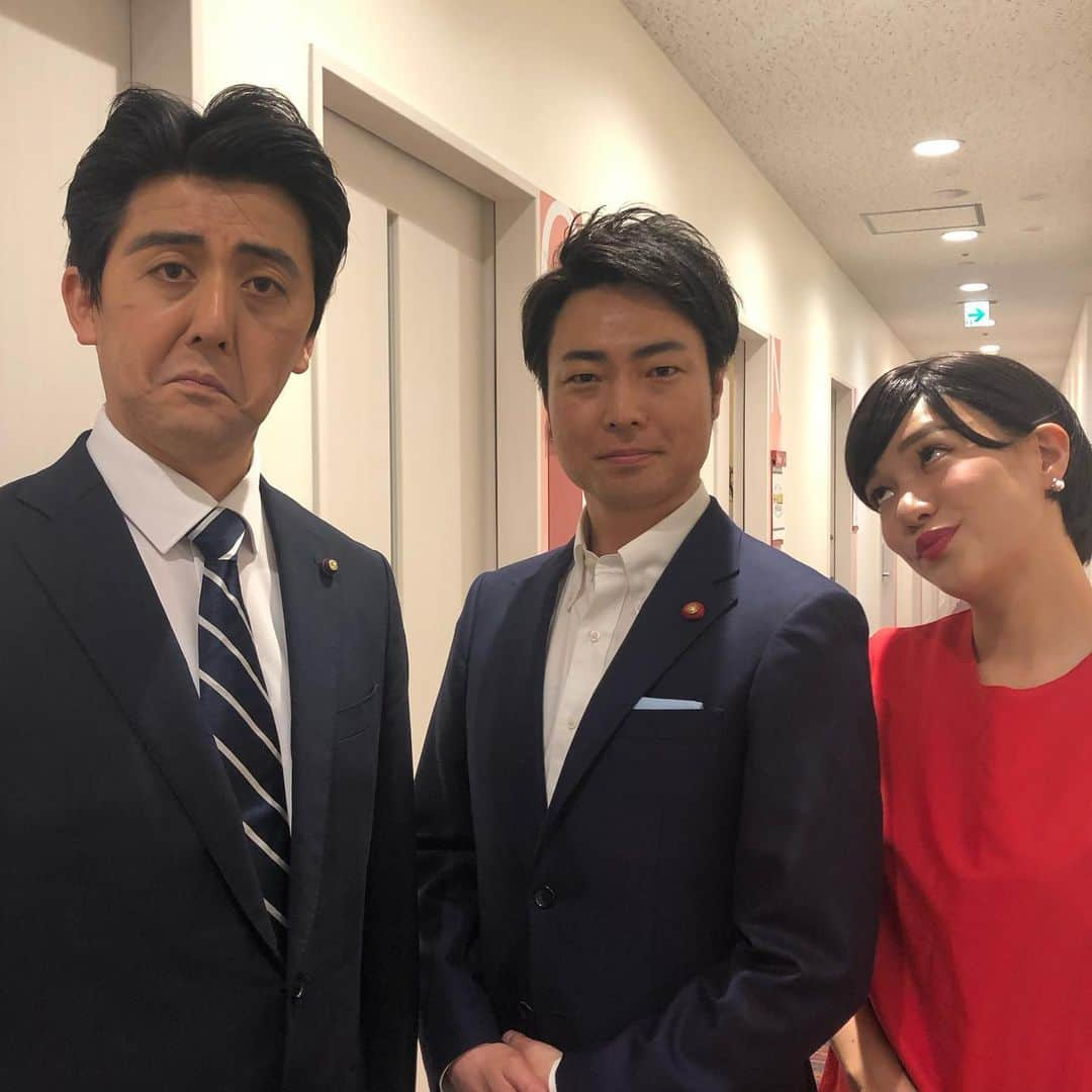 佐竹正史さんのインスタグラム写真 - (佐竹正史Instagram)「先日、とある番組で小泉夫妻とご一緒致しました。 オンエア日が分かり次第またお知らせ致します🎌お楽しみに😉  #ビスケッティ佐竹  #安倍晋三  #小泉進次郎  #滝川クリステル  #ものまね #実は初対面 #初コラボ #オンエア #お楽しみに」6月13日 15時09分 - sataketty