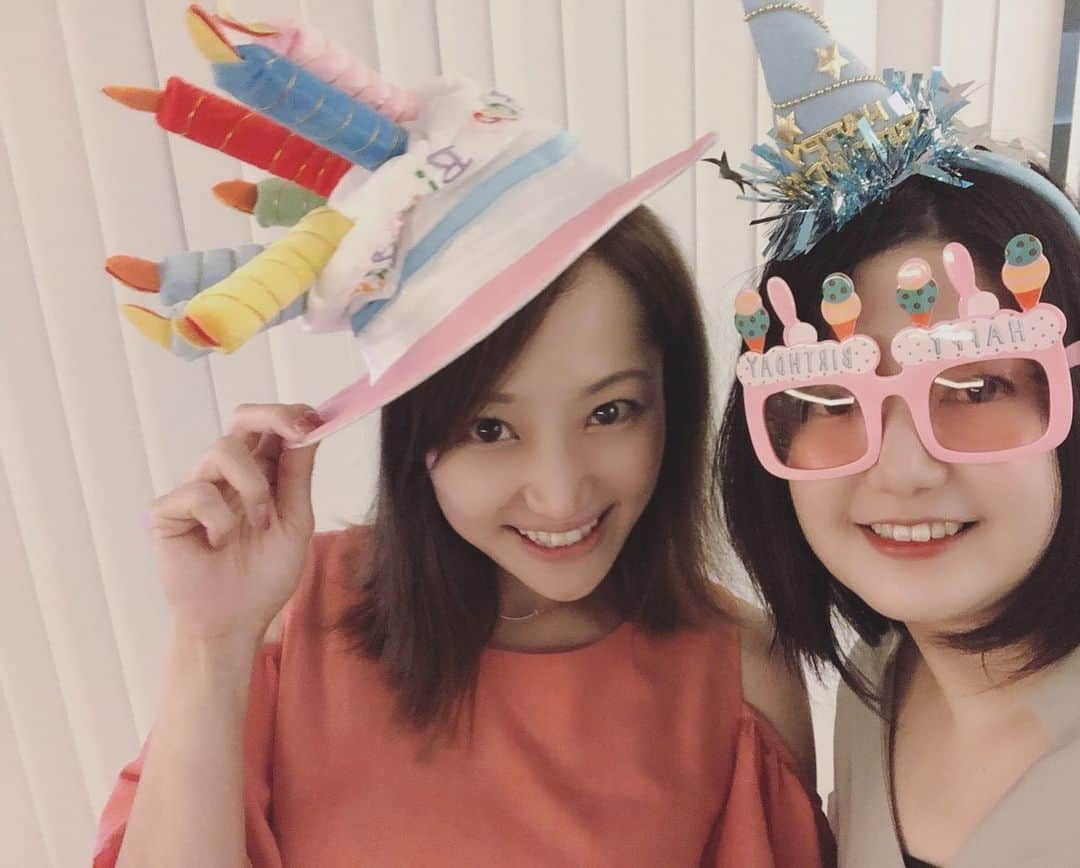 葵ゆりかさんのインスタグラム写真 - (葵ゆりかInstagram)「大好きなみんなにやっと会えた♡ ５月生まれの私たちのお祝いをしてもらっちゃいました🥰　 ありがとう❤️❤️ #bestfriends #birthday #birthdaycake #thankyou #ホームパーティー　#bbq #再会　#乾杯　#🥂」6月13日 15時16分 - yuriyuricchi