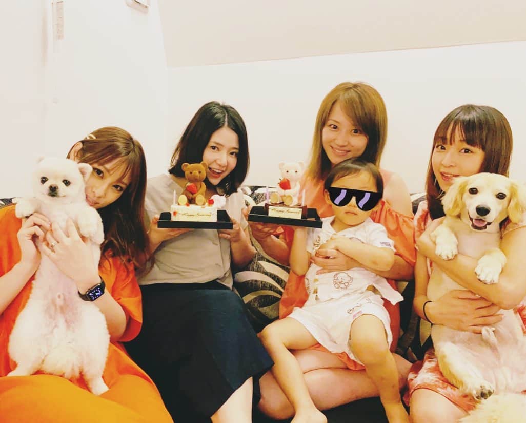 葵ゆりかのインスタグラム：「大好きなみんなにやっと会えた♡ ５月生まれの私たちのお祝いをしてもらっちゃいました🥰　 ありがとう❤️❤️ #bestfriends #birthday #birthdaycake #thankyou #ホームパーティー　#bbq #再会　#乾杯　#🥂」