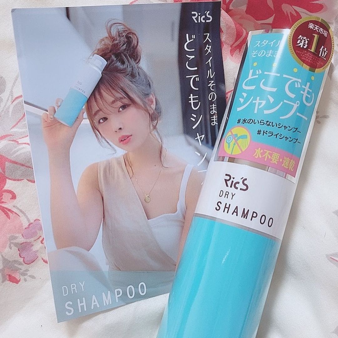 戸加里実玲さんのインスタグラム写真 - (戸加里実玲Instagram)「みなさんお久しぶりです☘ * * 今回、私の大好きな芸人さんである吉本新喜劇のけっけちゃんこと松浦景子さんのコラボ企画でRic's様よりドライシャンプーを頂きました😊 * ずっと気になっていたのでとても嬉しいです✲*ﾟ * * 香りはシトラスでスッキリ！ 使い心地もスプレータイプで簡単に使えてとてもさっぱりします✨ * * これからの季節に大活躍しそうです!! * 皆さんも是非お試しください♡ * * Ric's様、ありがとうございます  @rics_official  #リックス #ドライシャンプー #水のいらないシャンプー #どこでもシャンプ― @pinkpinks13」6月13日 15時32分 - 3mire0