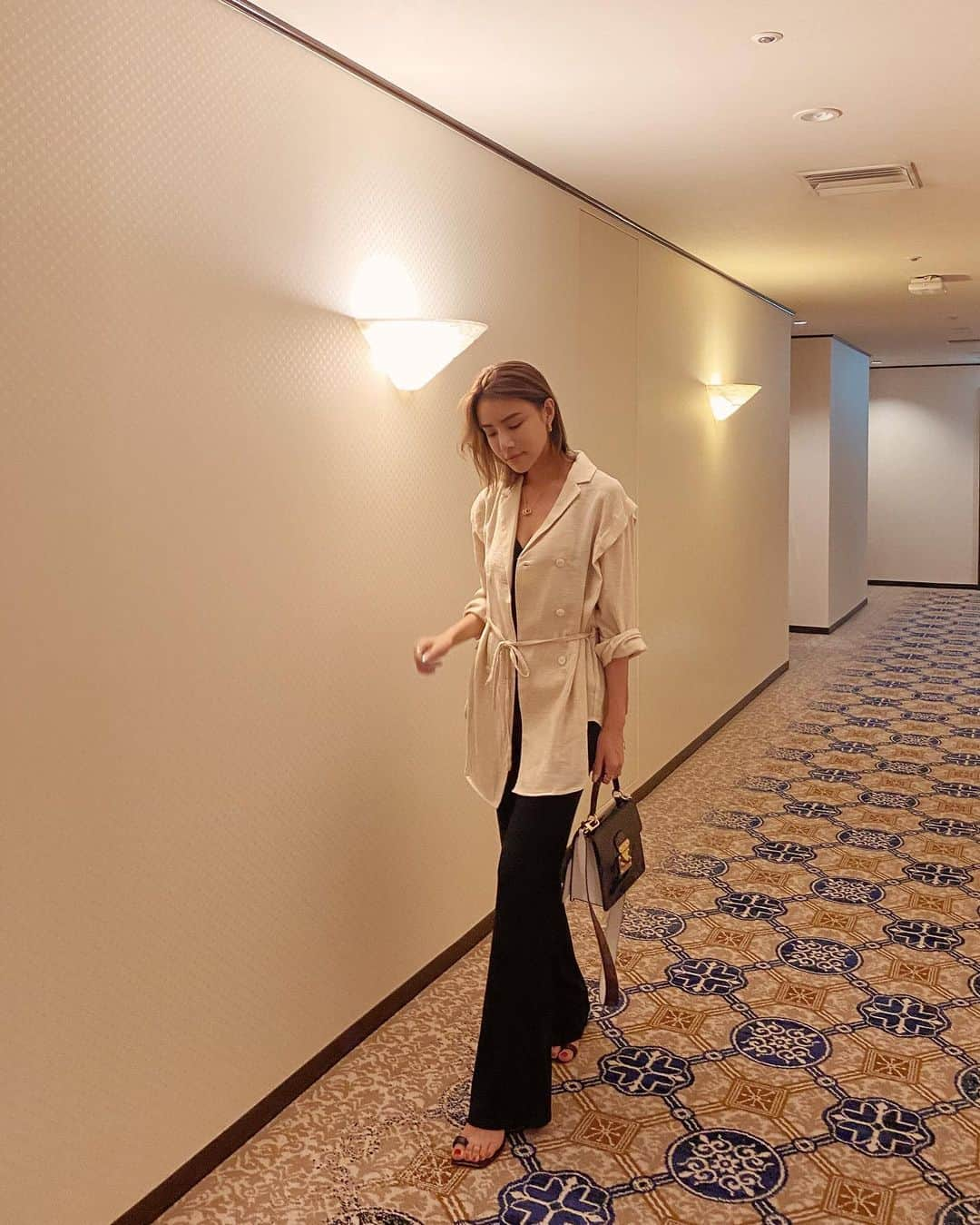 難波サキさんのインスタグラム写真 - (難波サキInstagram)「Birthday dinnerの時のお洋服💜  ロンパース #revolve  バッグ/ #louisvuitton  サンダル/ #alexiastam シャツ/ #lagunamoon  サンダルは　@alexiastam1988 からの 誕生日プレゼント🥺💓 めちゃくちゃ履きやすくて最高。」6月13日 15時45分 - sakinanba