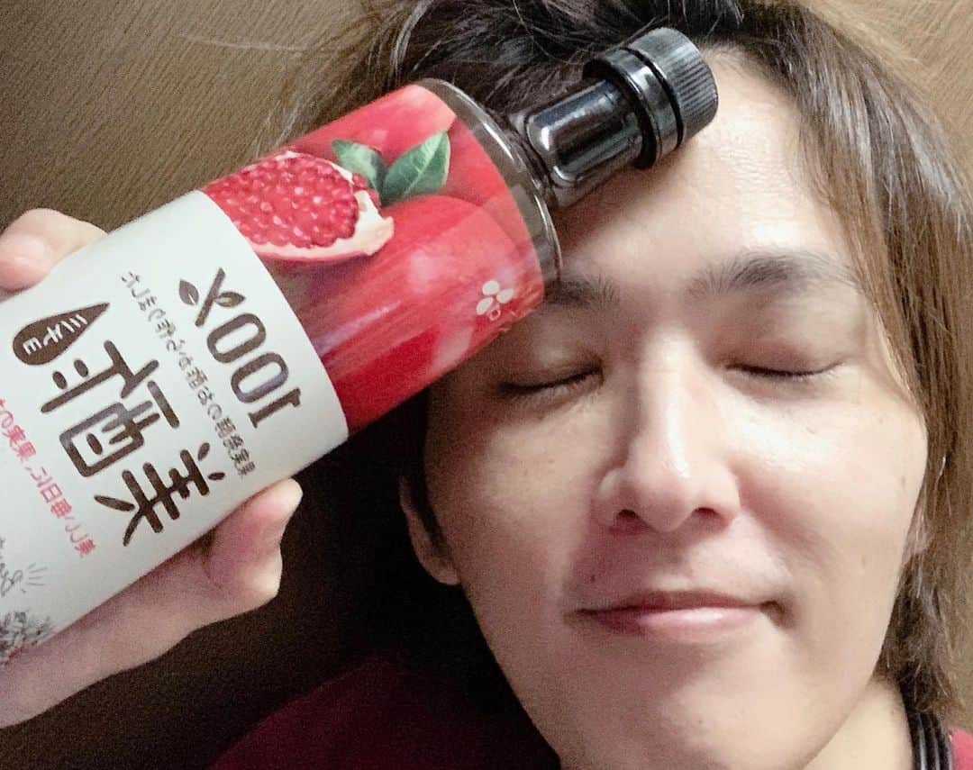 椿隆之のインスタグラム：「ミチョミチョミチョミチョミチョミチョ！  炭酸割りがオススメだみちょ！  #美酢　#炭酸  #オススメ  #酢」