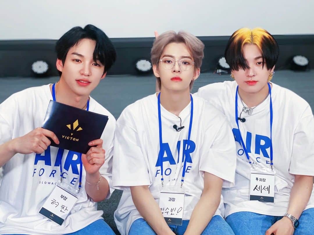 Victonさんのインスタグラム写真 - (VictonInstagram)「[V_V] #VICTON_Staff_VIEW @ 아이돌 워크숍 Behind📸 - [이목구비 주차가 잘 된 주차장 세세 & 허부장 & 그리고 정과장님😎] [새삼 힙하다 힙해😆 이 분들과 함께라면 야근각📒] - #VICTON #허찬 #정수빈 #도한세」6月13日 21時10分 - victon1109