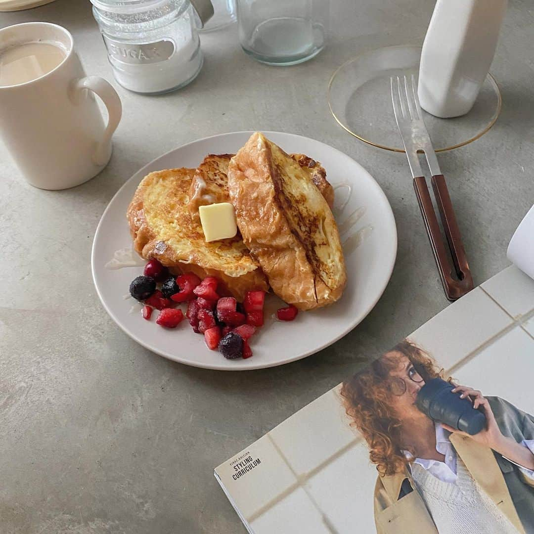 影山可蓮さんのインスタグラム写真 - (影山可蓮Instagram)「・ ・ #teatime ☕︎ ・ ・ ちょっと前のおやつ〜🥖 メープルシロップ最高🐻🍯 ・ ・ #roomdesign  #minimal #minimalstyle #room #myroom #interior #interiordesign  #インテリアデザイン #インテリアコーディネート #インテリア #インテリア雑貨 #minimalstyle #classicstyle #simple  #everydaylook」6月13日 21時12分 - karenoutfits