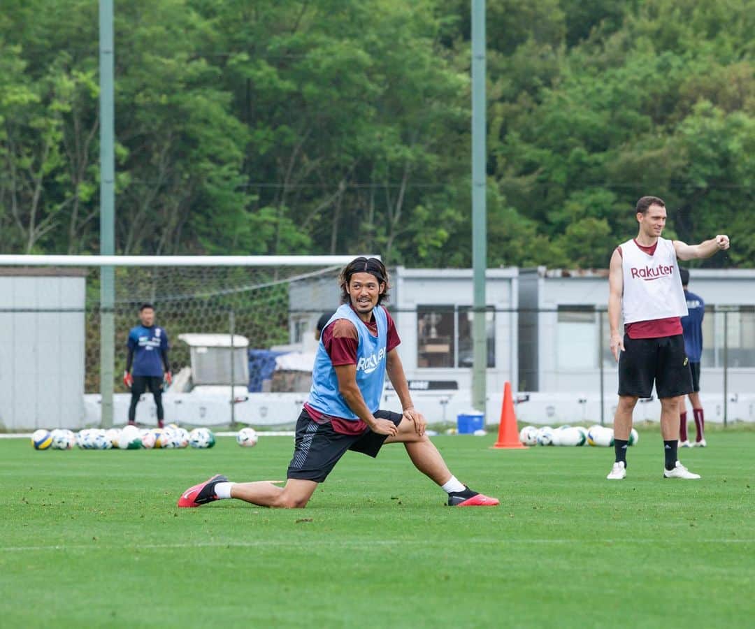 ヴィッセル神戸さんのインスタグラム写真 - (ヴィッセル神戸Instagram)「We Are Kobe! 🔴⚪️ .  #vissel #visselkobe #ヴィッセル #ヴィッセル神戸 #Kobe #神戸 #WeAreKobe #KobeForeverForward #一致団結 #JLeague #Jリーグ」6月13日 16時04分 - visselkobe
