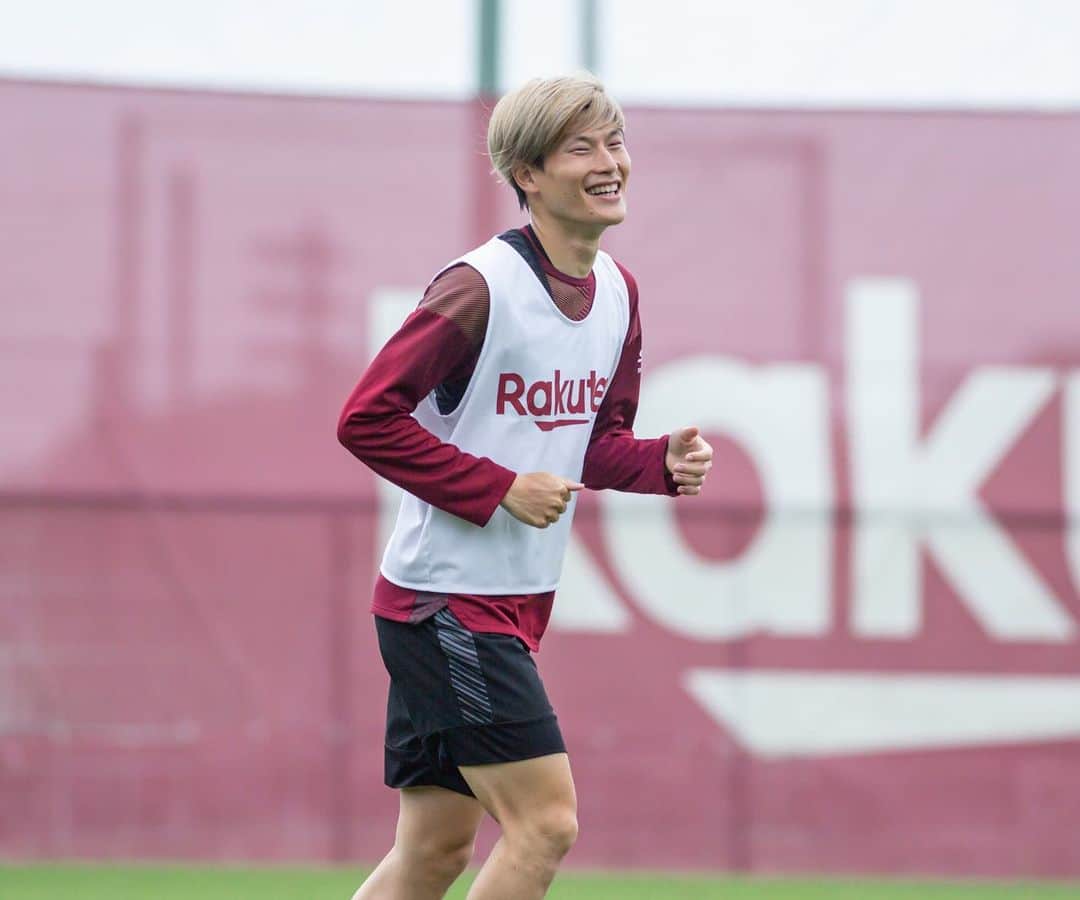 ヴィッセル神戸さんのインスタグラム写真 - (ヴィッセル神戸Instagram)「We Are Kobe! 🔴⚪️ .  #vissel #visselkobe #ヴィッセル #ヴィッセル神戸 #Kobe #神戸 #WeAreKobe #KobeForeverForward #一致団結 #JLeague #Jリーグ」6月13日 16時04分 - visselkobe