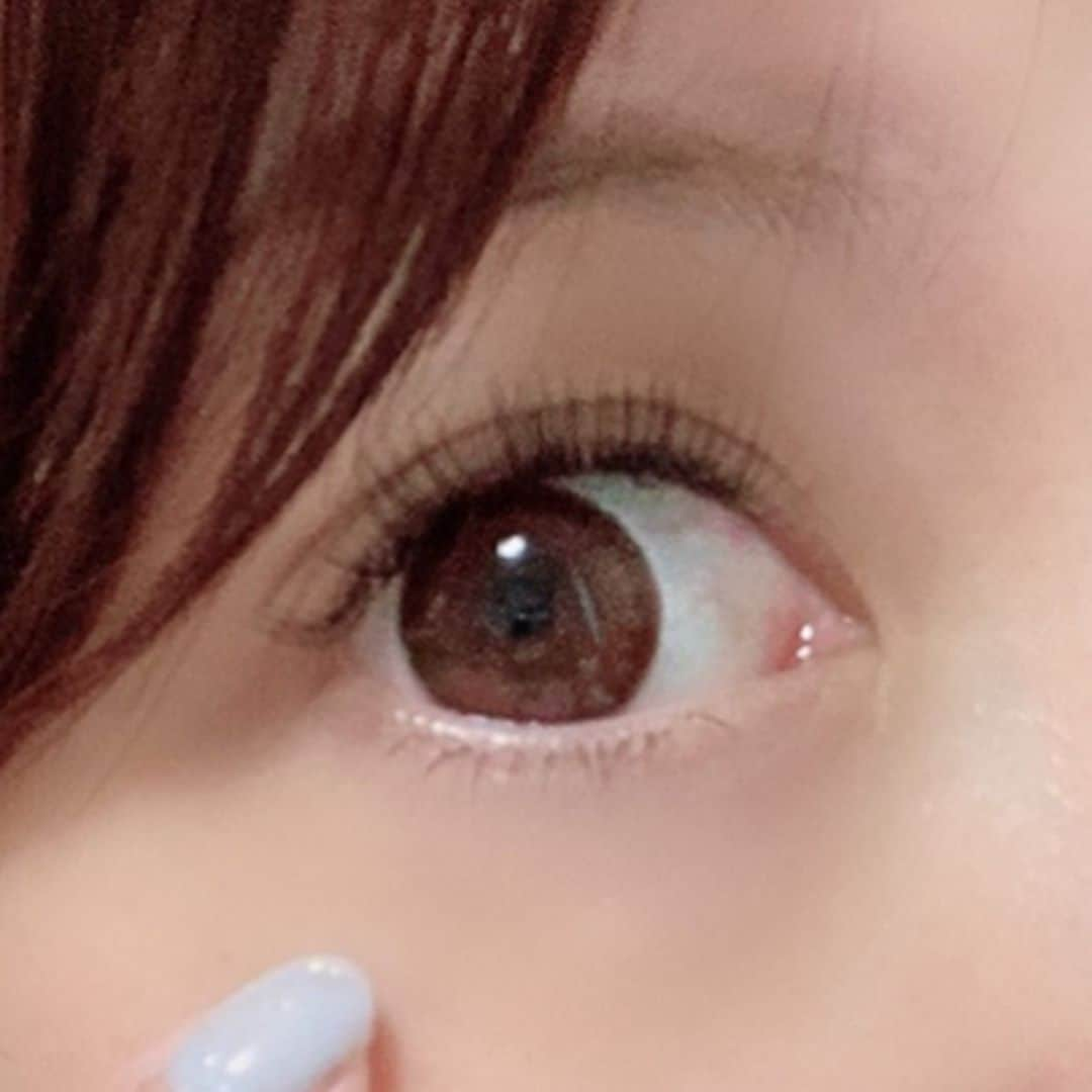 矢口真里さんのインスタグラム写真 - (矢口真里Instagram)「久しぶりに @accorder.ebisu さんにてまつげエクステをつけて きましたーーー😭✨ めちゃくちゃ綺麗についてるー😂✨本数や長さは全てお任せにしてるので、聞かれされても答えられましぇん😱 ごめんね。 まつエクは本当にテンション上がります😁✨ 下まつげもついてますよー😳✨ ・ カラコンはずっと @bambi_angelcolor を愛用しております😊✨ お気に入りはカシスブラウンです♡ さて、ぼちぼち美容院やネイルサロンにも行こかな🤔✨」6月13日 16時16分 - mariyaguchi_official