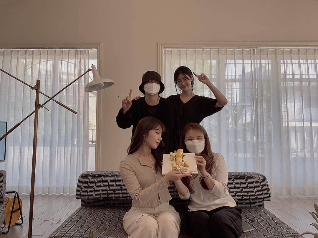 チョン・ウンジのインスタグラム：「슬믕크루 @sook_kor  @crystal821231  @domiiyoun  @wise_meong_official」