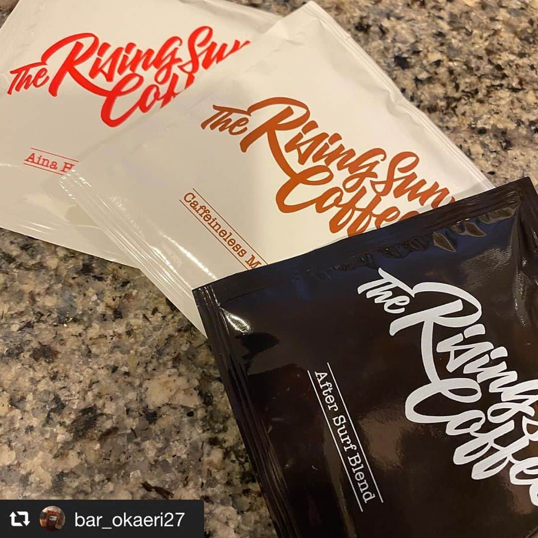 坂口憲二（THE RISING SUN COFFEE）さんのインスタグラム写真 - (坂口憲二（THE RISING SUN COFFEE）Instagram)「僕の人生に大きな影響を与えてくれた師が新しい事にチャレンジします！どんなお店になるのか今から楽しみです🥃  @bar_okaeri27 .  #repost @bar_okaeri27 via @PhotoAroundApp . The Rising Sun Coffee  コーヒー焙煎士へ華麗(笑)に転身した坂口憲二君 彼とは２０年以上の付き合いで「海から見たニッポン」「この夏は忘れない」 「アジア万感」などサーフィンの企画で日本中、世界中を一緒に旅をした  恐ろしい名前の難病を打ち明けられた時から８年、新しい道を歩む彼の姿は自信に溢れ清々しい  最近開発したドリップコーヒーパックは窒素充填がしてあり、ひき立ての香りと味が楽しめる  飲んだ後に一杯 全部で５種類 彼の焙煎したコーヒーをぜひ^_^ . . .  #TheRisingSunCoffee #坂口憲二 #whisky #scotchwhisky #bar #大岡山 #美味しいコーヒー #バーでコーヒー #surfin #海から見たニッポン #この夏は忘れない #聖地巡礼 #大岡山バー」6月13日 16時19分 - therisingsuncoffee