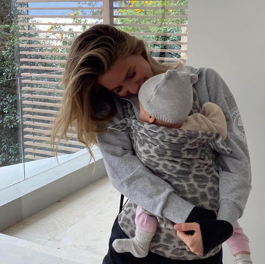 ジェニファー・ホーキンスさんのインスタグラム写真 - (ジェニファー・ホーキンスInstagram)「Frankie girl!! Couldn’t love ya more if I tried! Beautiful day today 😊」6月13日 16時43分 - jenhawkins_