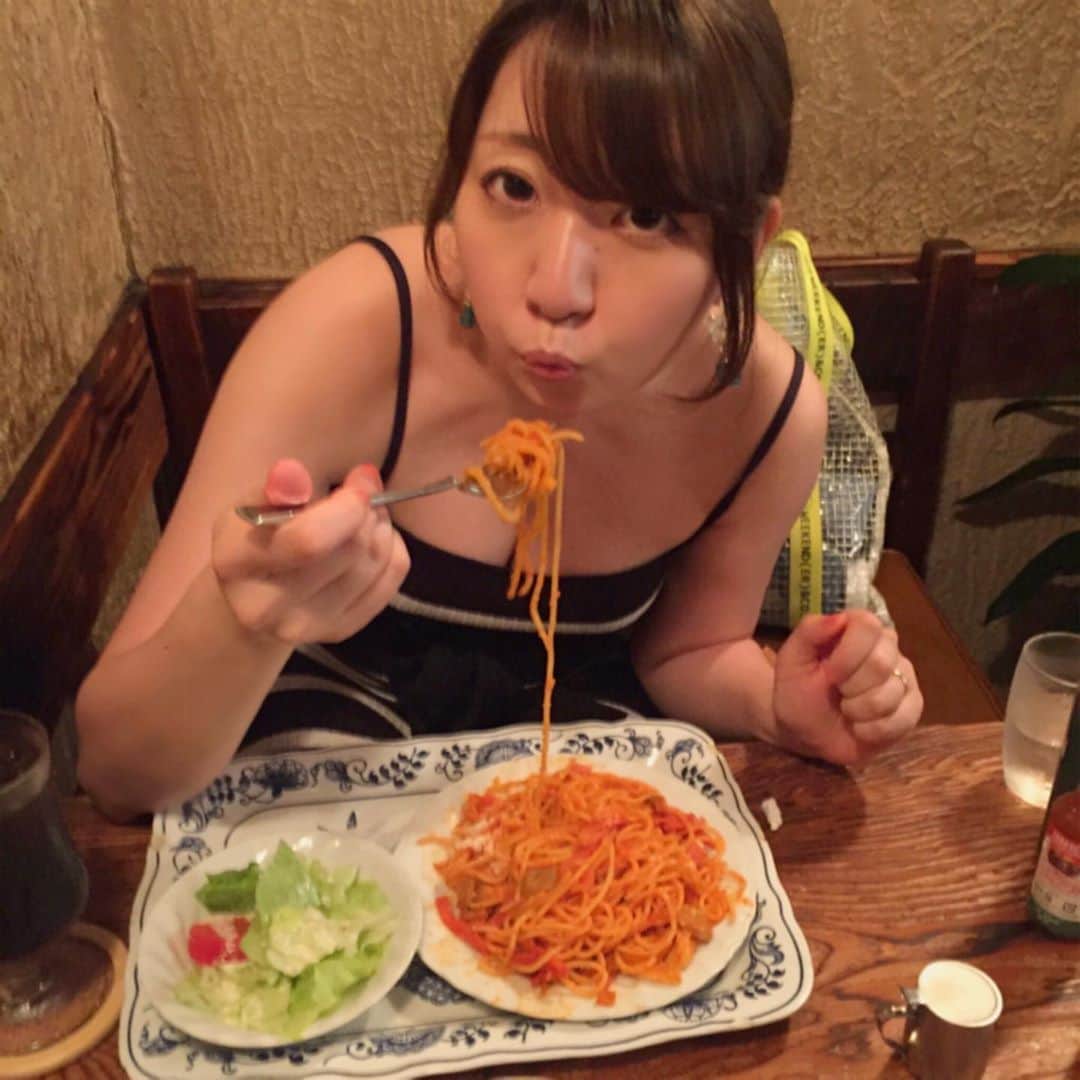 ちゃんまいさんのインスタグラム写真 - (ちゃんまいInstagram)「・ ・ あばずれの食べ物🍝 くちびるテッカテカにして食べるナポリタンは至高♡ ・ #ベッドイン #japanese #sexy #idol」6月13日 16時48分 - dakko_shite_cho3