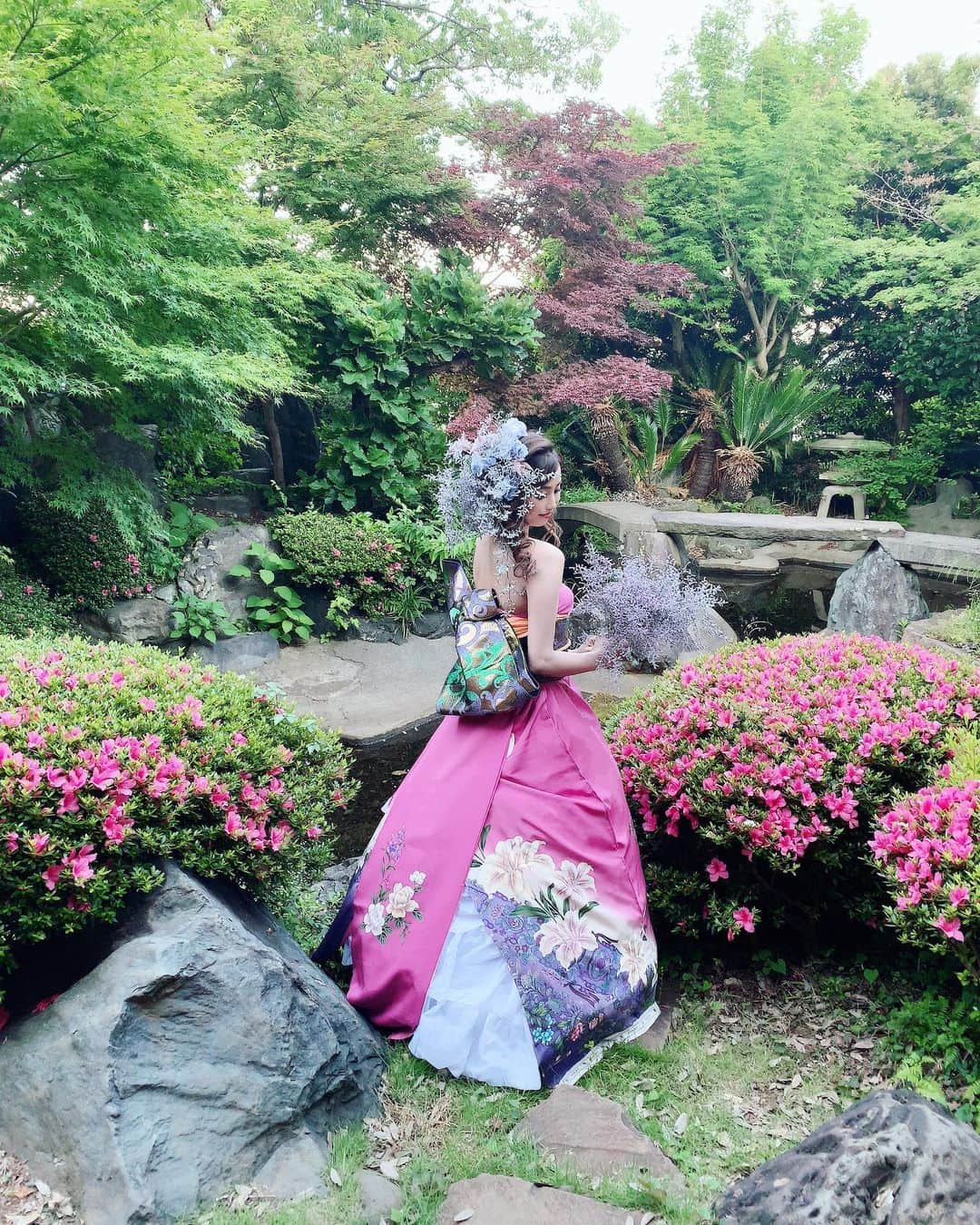 のインスタグラム：「💐 ． hairmake & stylist @yuka.taniwaki  kimono @mariko.tadakuma.japan  flower artist @anelamami  photographer @juro0928 ． ． #撮影 #着物 #モデル #flower」