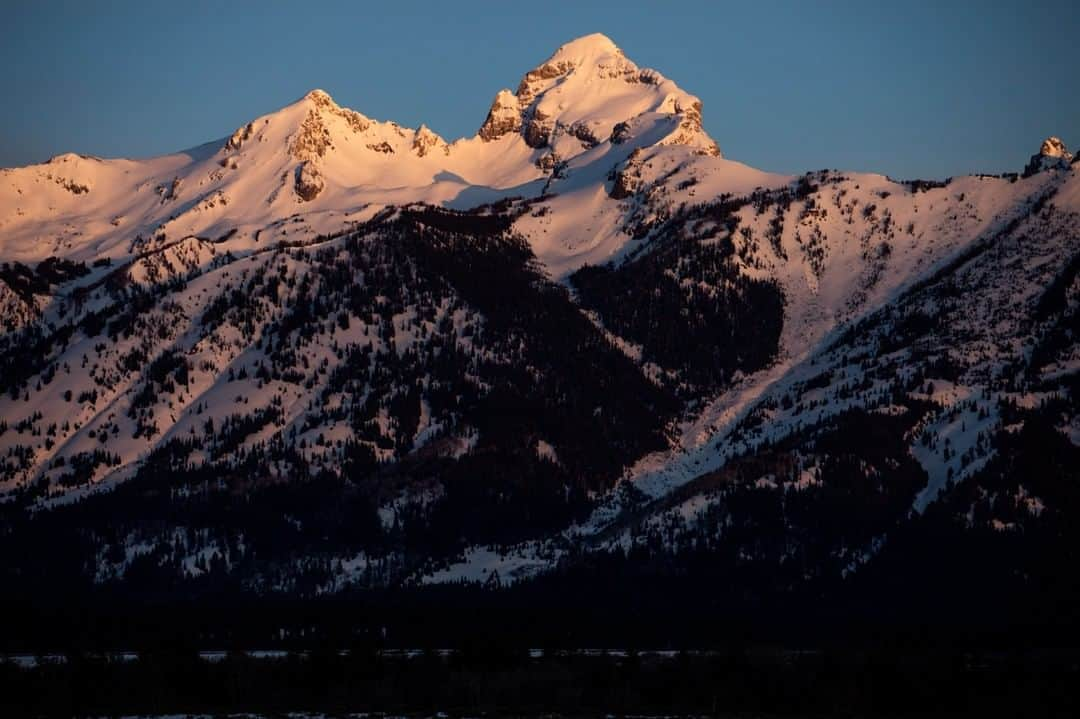 National Geographic Travelさんのインスタグラム写真 - (National Geographic TravelInstagram)「Photo by @Sofia_Jaramillo5 | The morning sun illuminates Buck Mountain in Grand Teton National Park in Wyoming. After being closed due to COVID-19, Grand Teton National Park and adjacent Yellowstone National Park are now open. At 11,938 feet (3,639 meters), Buck Mountain is the tallest peak in the Teton Range south of Garnet Canyon. The mountain is named after George A. Buck, who made the first ascent with T.M. Bannon on August 21, 1898.  For more photos from Wyoming follow @Sofia_Jaramillo5. #findyourpark #mountainviews #snowcapped」6月13日 17時09分 - natgeotravel