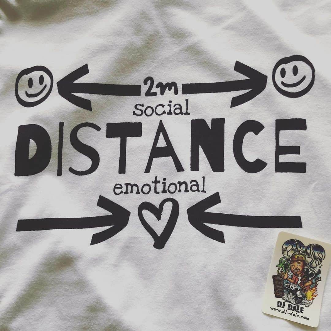 落合健太郎さんのインスタグラム写真 - (落合健太郎Instagram)「Daleさんから届いた @rob_star44 T-シャツ。 デザイン可愛い。 デイルさんにも会いたいなー。 今年はお花見の話を出来なかったなー😝 Tシャツ、僕はXLを買いました。 オーバーで着たいのでちょうど良いと思います。 #robstar  #DJ_Dale #秀郎さん」6月13日 17時30分 - dj_ochiken1117