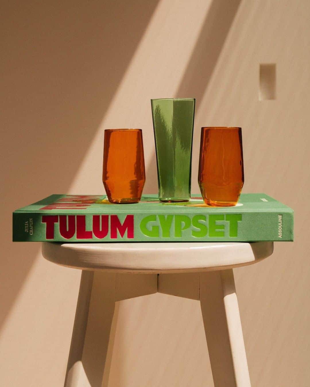 MR PORTERのインスタグラム：「Shhh, can you hear that? It's the sound of the sea lapping the shores of the Yucatán Peninsula. Ok, so we're not in Tulum, but at least turning the pages of this @assouline book can help us dream. And these tropical @randd.lab glasses? We might be mixing up a spicy Mezcal margarita in those later. #MRPORTERathome」