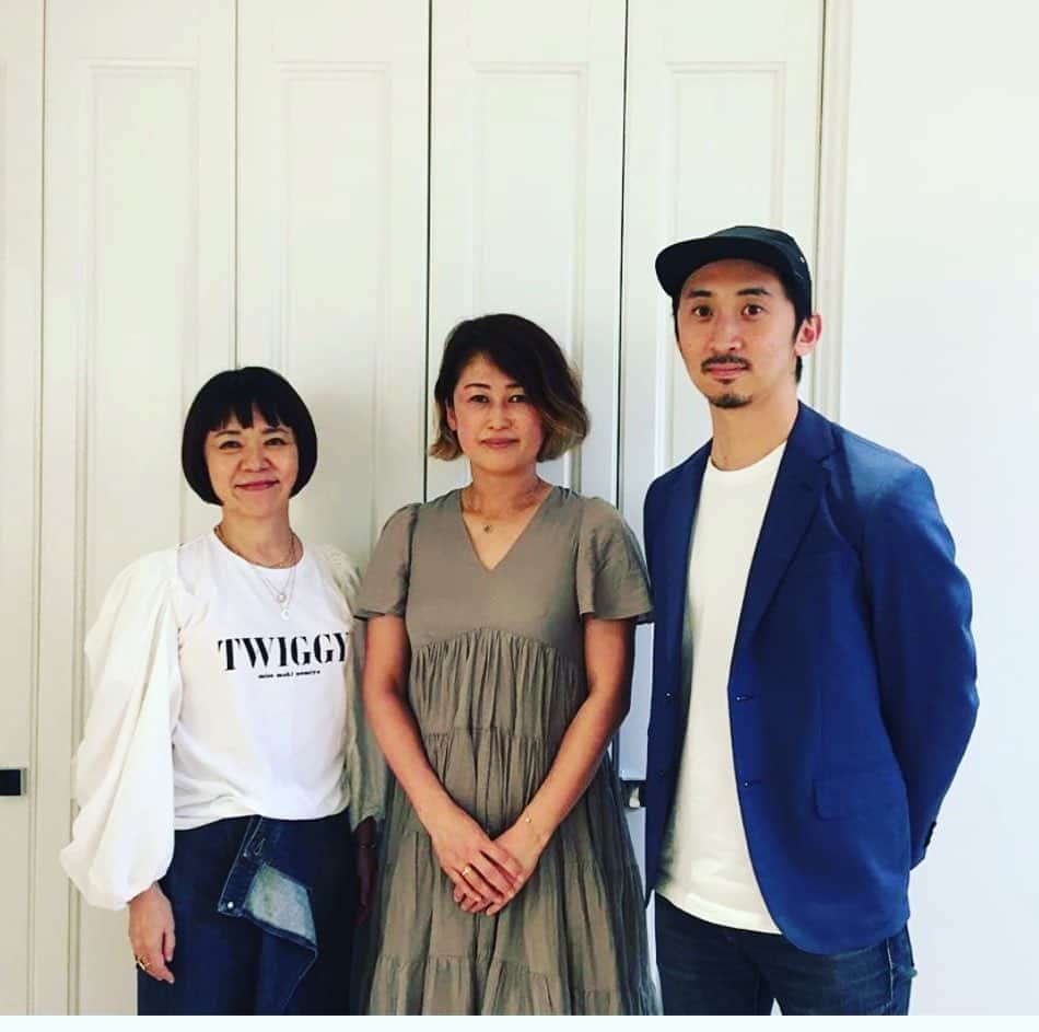 のインスタグラム：「TOKYO FMのJFNpark 「TWIGGY.松浦美穂のCleanSimpleSmart Radio」  今回のゲストは人気女性ファッション誌「ELLE JAPON」の編集長.坂井佳奈子さんをお呼びして、「今後のファッションはどうなっていく？」など…お伺いしています。  https://park.gsj.mobi/voice/show/20233  @ellejapan  @kaihikiji  @twiggy.miho @tokyofm_official  #tokyofm #jfnpark #elle #twiggytokyo #引地海 #松浦美穂」