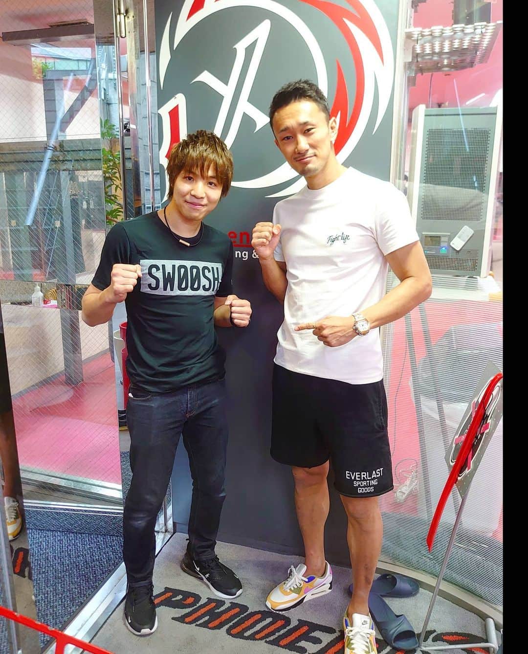 梅野源治さんのインスタグラム写真 - (梅野源治Instagram)「@philip_kimura から連絡があり、先日　@kenji_kubo0404 のYouTubeチャンネルに出演させていただきました😄 [久保賢治] ·第8代NJKFフライ級王座 ·WPMO世界フライ級王座 ·第3代RISEバンタム級王座  僕がキックボクシングを始めた2007年、賢治君はNJKF最優秀新人賞にも輝いていて、2018年にはK1世界タイトル戦も行った長年トップ選手として活躍したファイター🤜  撮影日にはジムへお越しいただき手土産まで。　この間はお食事までご馳走いただきました💯　 賢治君や紹介してくれたミノル君に感謝🙏  みなさん、クボケンCHをチェックしてくださいね♪」6月13日 18時07分 - genji_umeno