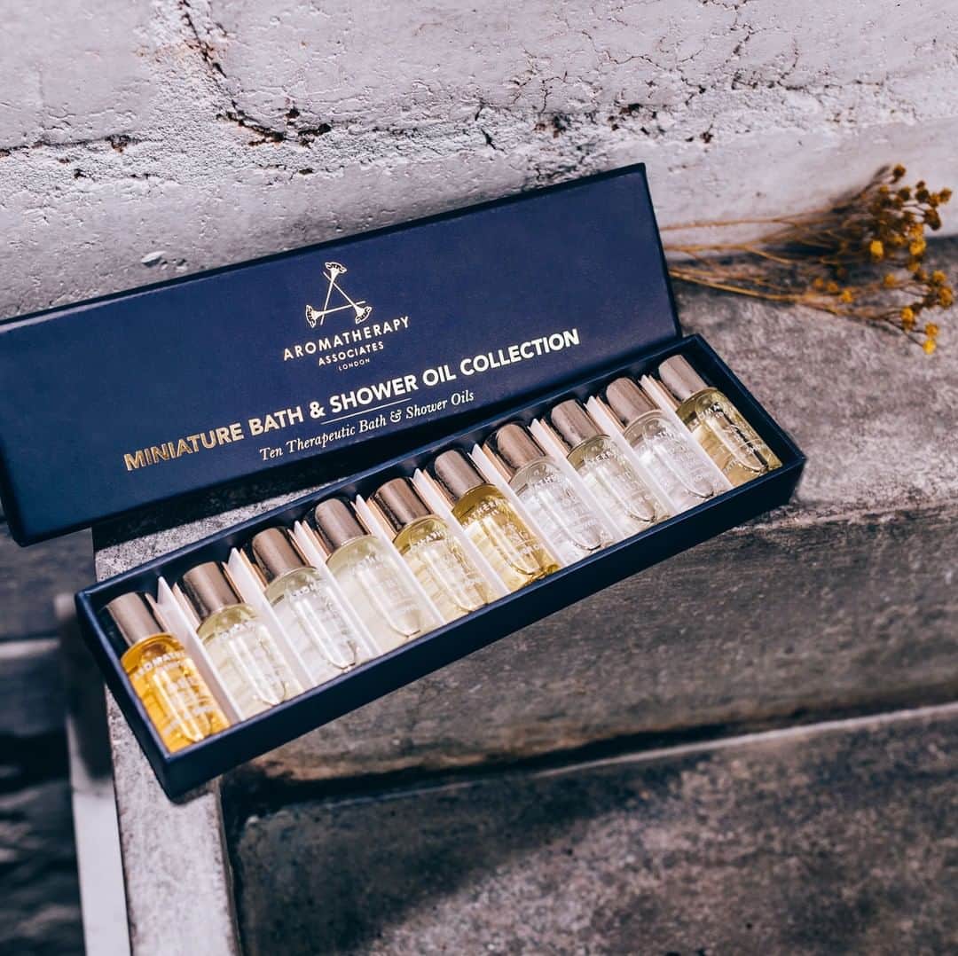 のインスタグラム：「⁣We're celebrating our 35th anniversary and #GlobalWellnessDay with some wisdom and a special gift ✨⠀ ⠀ On the blog, our Global Head of Education and Wellbeing, Christina Salcedas, shows us how we can use our senses and intuition to guide us in choosing the right essential oil blend for our moment of reset. Head to our Stories to read in full. ⠀ ⠀ Plus — on this special day, we want to treat you. Receive a complimentary limited-edition Trio Bath & Shower Oil Collection, worth £33, on all orders - for one day ONLY. Use code 35TODAY at checkout 🎂💫」