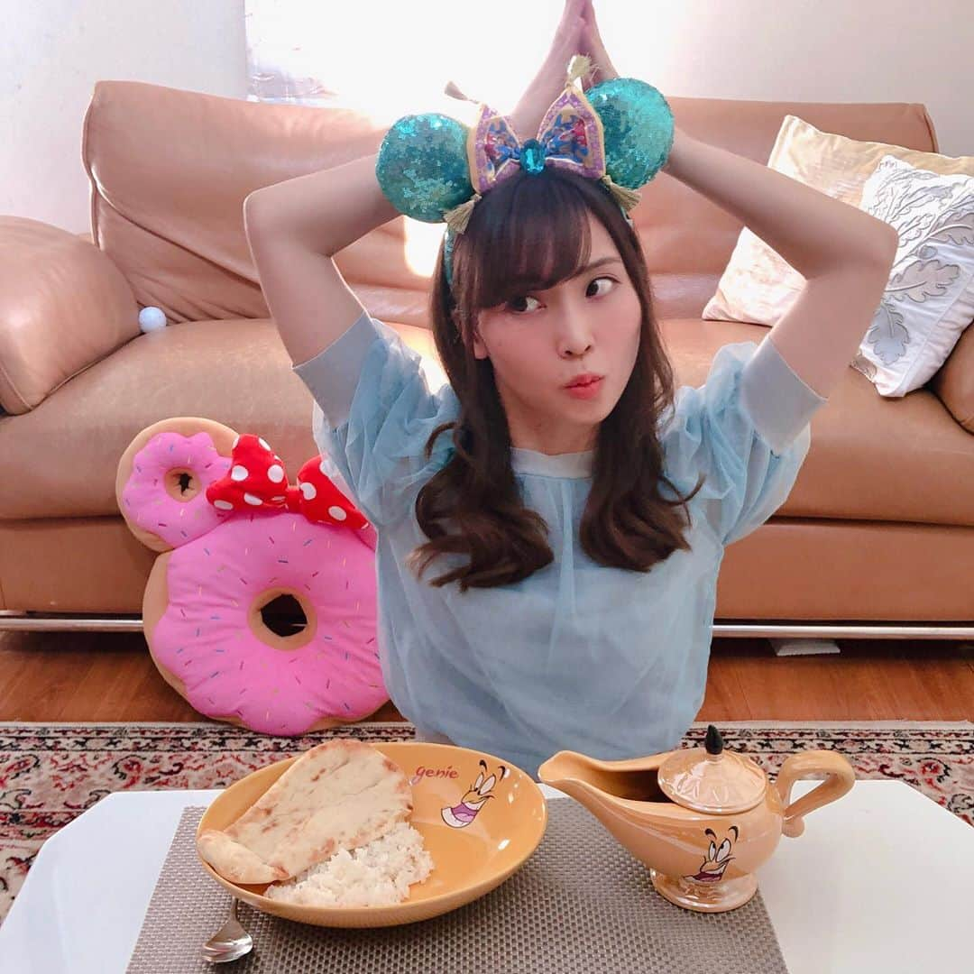 住吉珠貴(たまちゅーーーぶ)さんのインスタグラム写真 - (住吉珠貴(たまちゅーーーぶ)Instagram)「やっほー💓﻿ ﻿ みんなお元気？🍓﻿ ﻿ 本日こちらは雨でごさる☔️﻿ ﻿ 梅雨だね〜⛈﻿ ﻿ 梅の雨、、、☔️☔️☔️☔️☔️﻿ ﻿ すっぱそう😱😱😱w﻿ ﻿ ﻿ ﻿ さてさて、今日のお写真は、ずっと気になって﻿ いたジーニーの食器🧞‍♂️をゲットして、カレー﻿ を食べた時の1枚💓﻿ ﻿ ﻿ ディズニーのカスバフードコートのレトルトカレーなんだ〜🍛とってもおいしかった〜💜﻿ ﻿ ﻿ ﻿ #youtuber #たまちゅーぶ #たまちゅーーーぶ #住吉珠貴 #ディズニー #ディズニーグッズ #ジーニー #アラジン #カレー #disney #disneyland #disneysea」6月13日 18時27分 - tamachan301