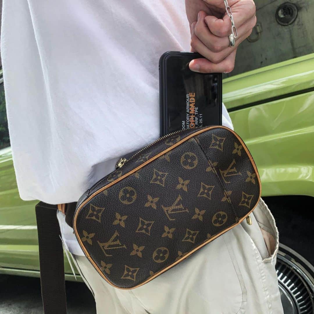 Vintage Brand Boutique AMOREさんのインスタグラム写真 - (Vintage Brand Boutique AMOREInstagram)「Vintage Louis Vuitton monogram Pochette Gange.  On website search for AO11649  #amoretokyo #amorevintage #amoregentleman #louisvuitton #vintagelouisvuitton #ルイヴィトン #ヴィンテージルイヴィトン」6月13日 18時34分 - amore_tokyo