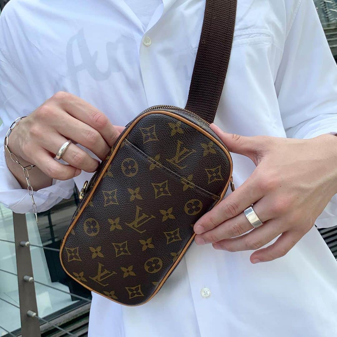 Vintage Brand Boutique AMOREさんのインスタグラム写真 - (Vintage Brand Boutique AMOREInstagram)「Vintage Louis Vuitton monogram Pochette Gange.  On website search for AO11649  #amoretokyo #amorevintage #amoregentleman #louisvuitton #vintagelouisvuitton #ルイヴィトン #ヴィンテージルイヴィトン」6月13日 18時34分 - amore_tokyo