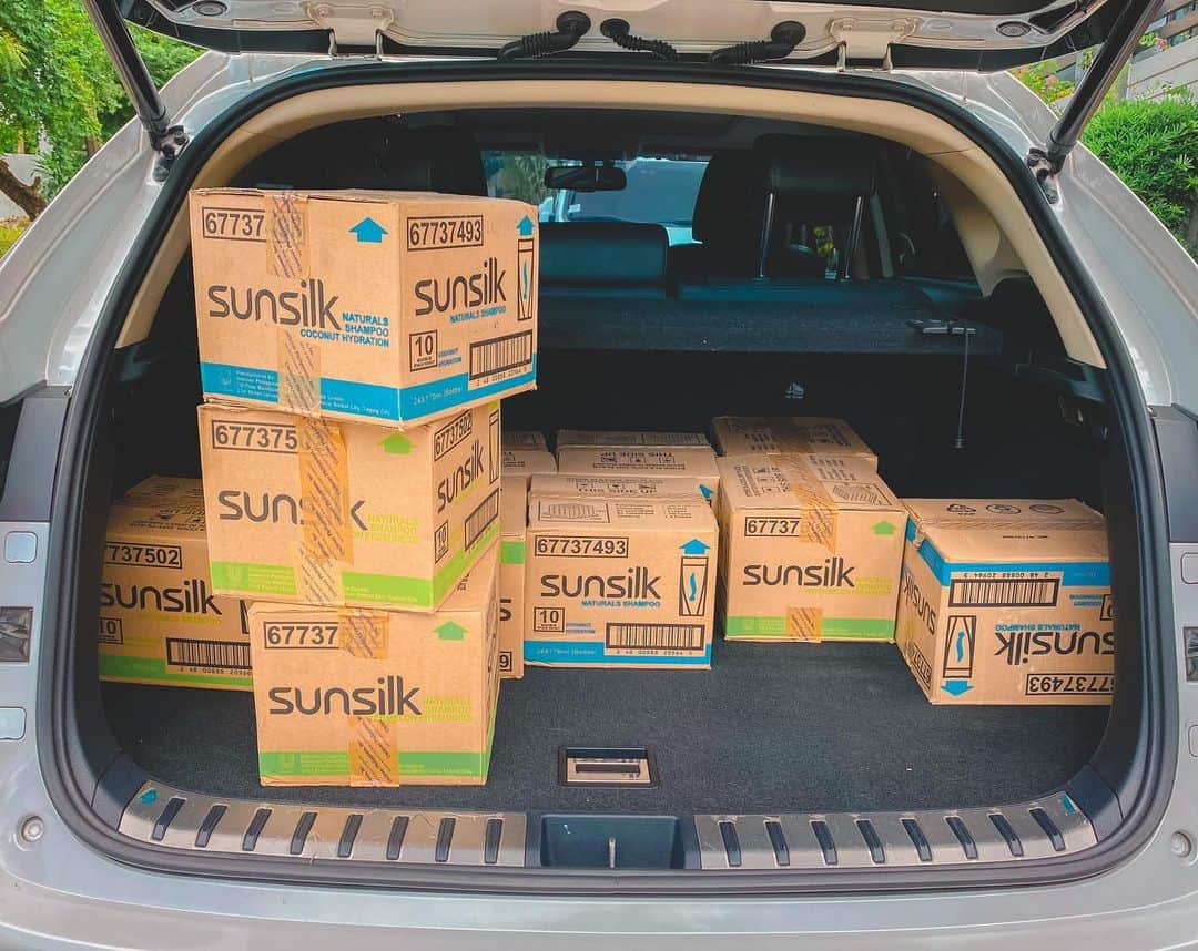 Kathryn Bernardoさんのインスタグラム写真 - (Kathryn BernardoInstagram)「These will go a long way! 🥰 Shoutout to my @sunsilkph fam for being so supportive!」6月13日 18時46分 - bernardokath