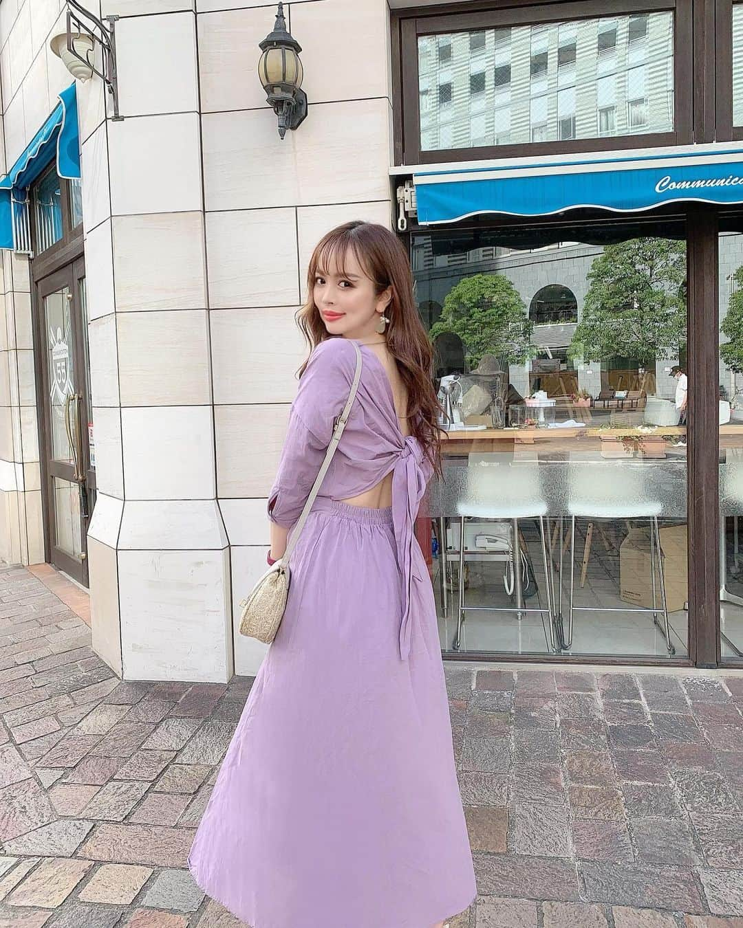 板橋瑠美さんのインスタグラム写真 - (板橋瑠美Instagram)「大好き💜purple﻿ ﻿ ﻿ ﻿ 最近気づいたらpurpleに身を包まれてることが多い😉﻿ ﻿ ﻿ くすんだパープルとか、このようなパステル系とかグレージュ系とか♡﻿ ﻿ ﻿ ﻿ 今年のトレンドのバックリボンのワンピースをGRLで見つけて初着👗💕﻿ ﻿ ﻿ ﻿ 後ろに遊び心があるのって、なんか良い。昔から好き♡﻿ ﻿ ﻿ ベージュの可愛いカゴショルダーも同じくGRLだよん♡﻿ ﻿ ﻿ ﻿ ﻿ ﻿ ﻿ ﻿ ﻿ #ootd #バックリボン#バックリボンファッション#GRL#グレイル#ワンピース#ワンピースコーデ#デートファッション#休日ファッション#パープル大好き#ワンピース大好き#ワンピース女子#アラサー女子#お出かけファッション#シンプルかわいい#オトナ女子#アラサーファッション#ママコーデ#ママライフ#小学生ママ#小6ママ#mama #fashion#one-piece」6月13日 19時21分 - rumi_official_0616