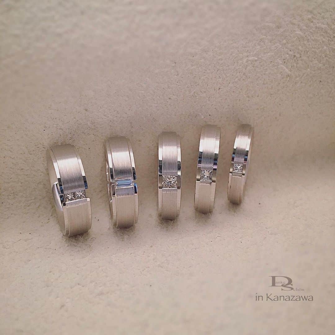 Danke schön ダンケ 金沢 結婚指輪 鍛造さんのインスタグラム写真 - (Danke schön ダンケ 金沢 結婚指輪 鍛造Instagram)「・ ・ 🇩🇪クリスチャンバウアー 不動のモデルとも言うかな🤔 ・ ・ この形状シリーズ この画像はまだまだほんの一部に 過ぎないのですが… ・ ・ 📷:Dia無しもオーダー可能🙆🏼‍♂️ ・ ・ で🙌🏻 地金変更も可能🙆🏼‍♂️ ・ ・ ✔︎地金は8種類＋1種類 ・ ・ ※ホワイトゴールドは ロジウムコーティングのオプション有 ・ ・ 詳しくは店頭にて ご相談ください。 ・ ・ ではでは！👋🏻 ・ ・ ・ 鍛造削り出し 🇩🇪クリスチャンバウアー 専門店 『  Danke schön 』 ・ ・ ・ ——Danke————————————— ▪︎トップページ 🔜 @danke2005 ———————————schön———— ・ ・ ・ #クリスチャンバウアー金沢 #ドイツ製 #経年変化 #christianbauer_kanazawa #金沢結婚指輪 #結婚指輪 #婚約指輪 #指輪 #工業系 #鍛造 #ダイヤモンドリング #ブライダルリング #マリッジリング #ポルシェ #メルセデスベンツ #金沢クリスチャンバウアー #結婚記念日 #素材 #ポリッシュ #結婚指輪金沢  #福井結婚指輪 #富山結婚指輪 #結婚式延期 #ズーム #金沢 #富山 #福井 #メンズリング #メンズブライダル ・ ・ ・ ------------------------------------------ 鍛造削り出し 🇩🇪クリスチャンバウアー 専門店 『  Danke schön 』 ・ • 営業時間 am11:00〜pm9:00 • 定休日 : 木曜日 • 駐車場 : 店舗前OK • ご予約 : 優先 ・ ・ ——Danke————————————— ▪︎トップページ 🔜 @danke2005 ———————————schön————」6月13日 19時22分 - danke2005
