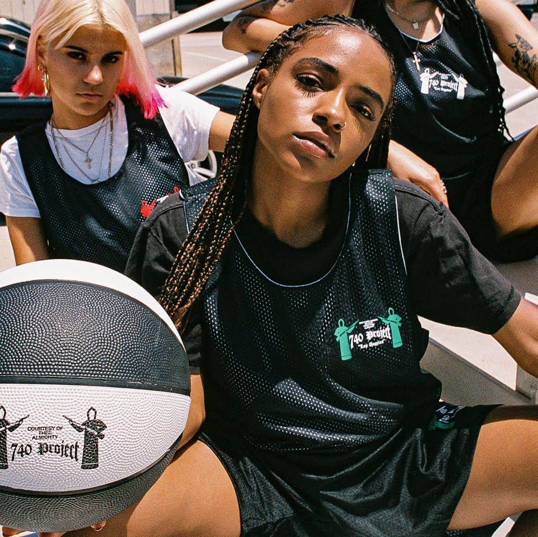 parisaさんのインスタグラム写真 - (parisaInstagram)「@740project practice sets & basketballs available now!  Thanks to @itspunch for believing me and @castroclifton for the best shots All sales will go to inner-city programs to build up the black and brown youth of Los Angeles🏀✨ Creative Direction/Cast by me」6月14日 6時21分 - parisakanno