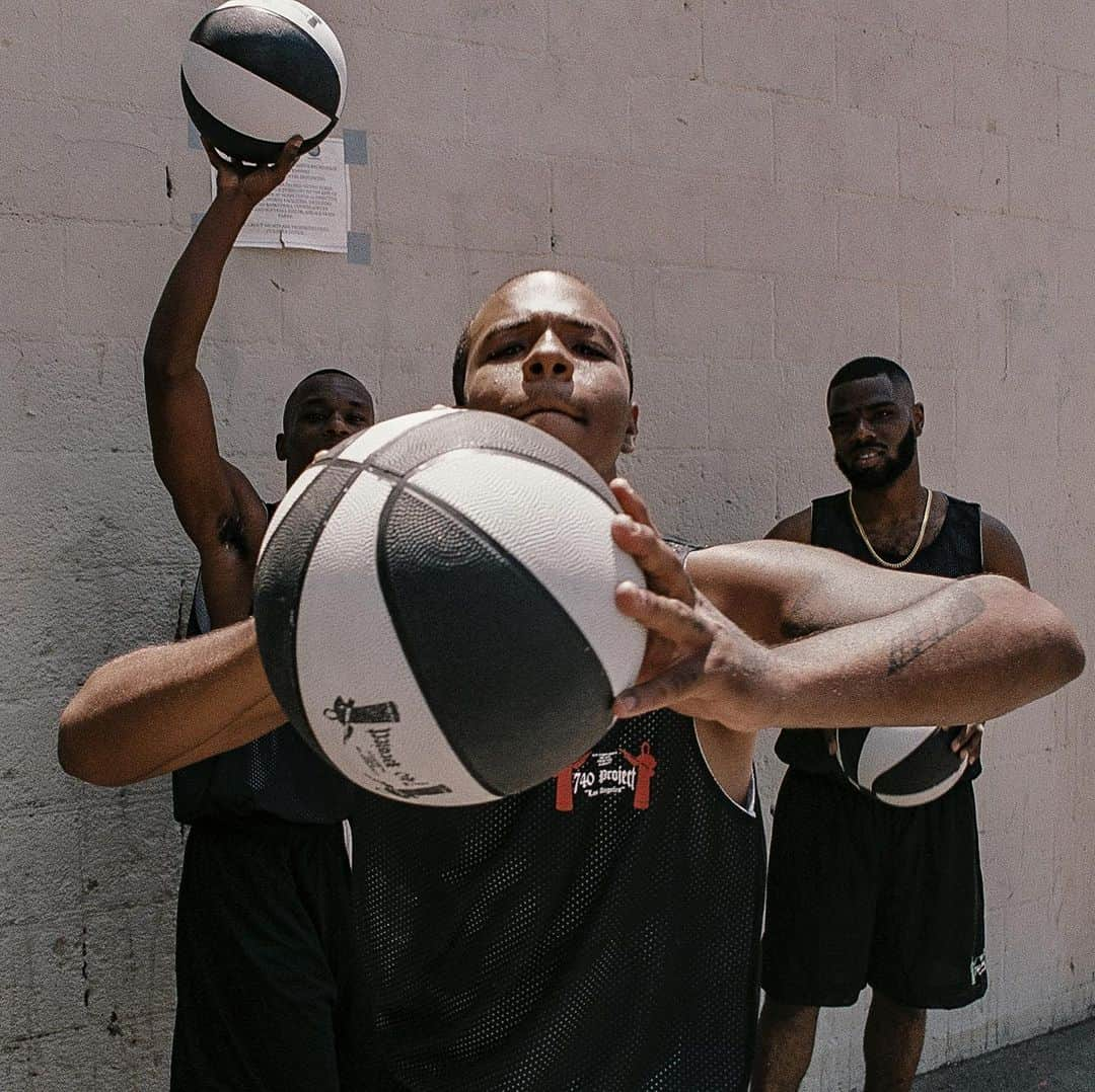 parisaさんのインスタグラム写真 - (parisaInstagram)「@740project practice sets & basketballs available now!  Thanks to @itspunch for believing me and @castroclifton for the best shots All sales will go to inner-city programs to build up the black and brown youth of Los Angeles🏀✨ Creative Direction/Cast by me」6月14日 6時21分 - parisakanno