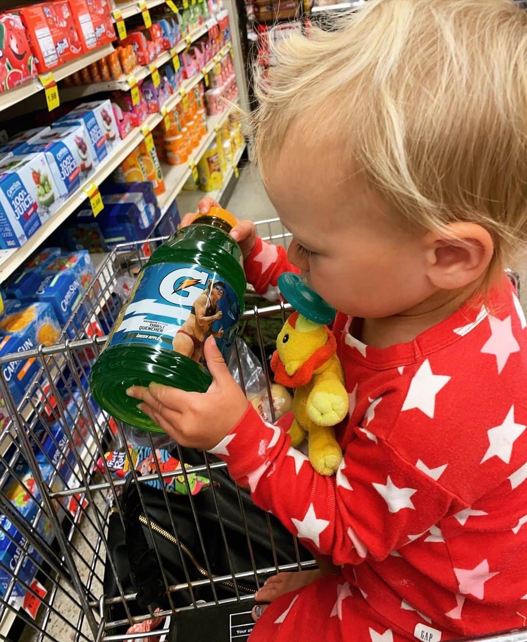 エイプリル・ロスのインスタグラム：「Niece and nephew approved😍😍」