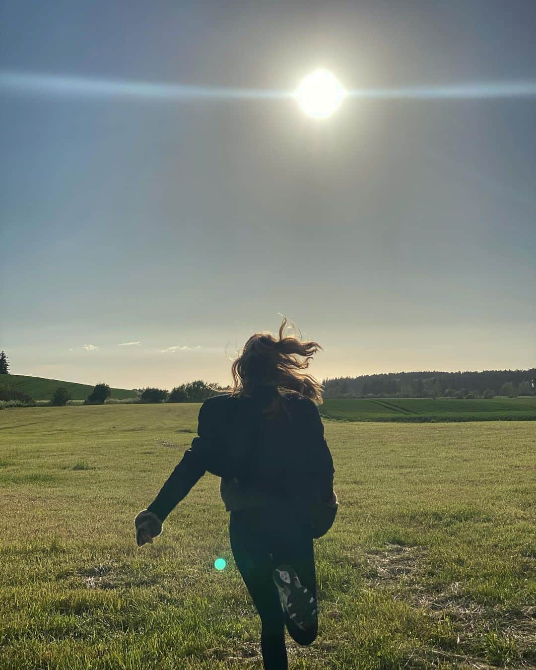Mathilde Goehlerのインスタグラム：「For the love of the country side and all the beautiful nature we are surrounded by 💚🌍」