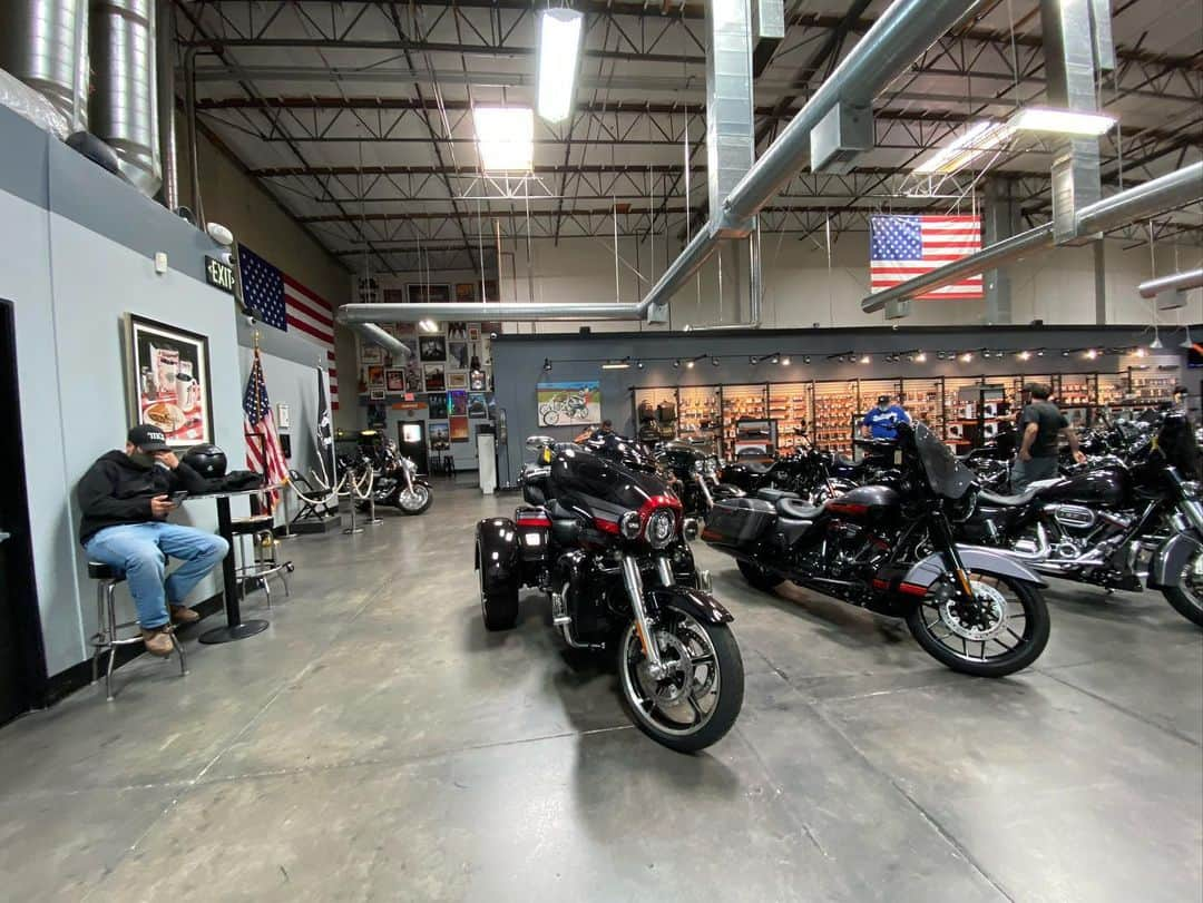 ロバート・パトリックさんのインスタグラム写真 - (ロバート・パトリックInstagram)「Sights of @santaclaritaharley ! #iron #metal #ride #harleydavidson #motorcycles #leaderoftgepack #seperatefromtgepack #pinball #videoarcade #t2 #t1000」6月14日 5時23分 - ripfighter