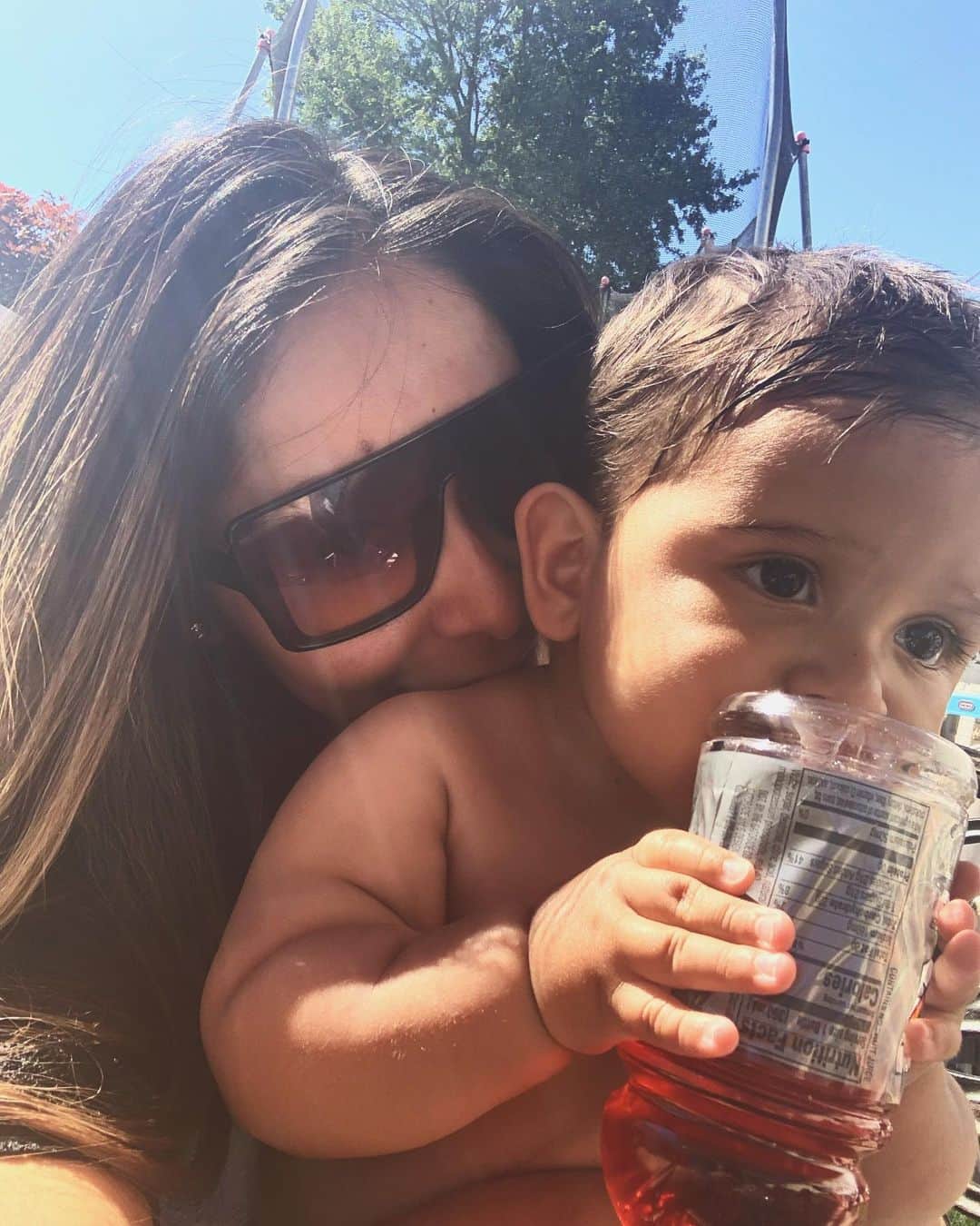 ニコール・ ポリッツィのインスタグラム：「Summer days with squishy 💙 #3rdnugget」