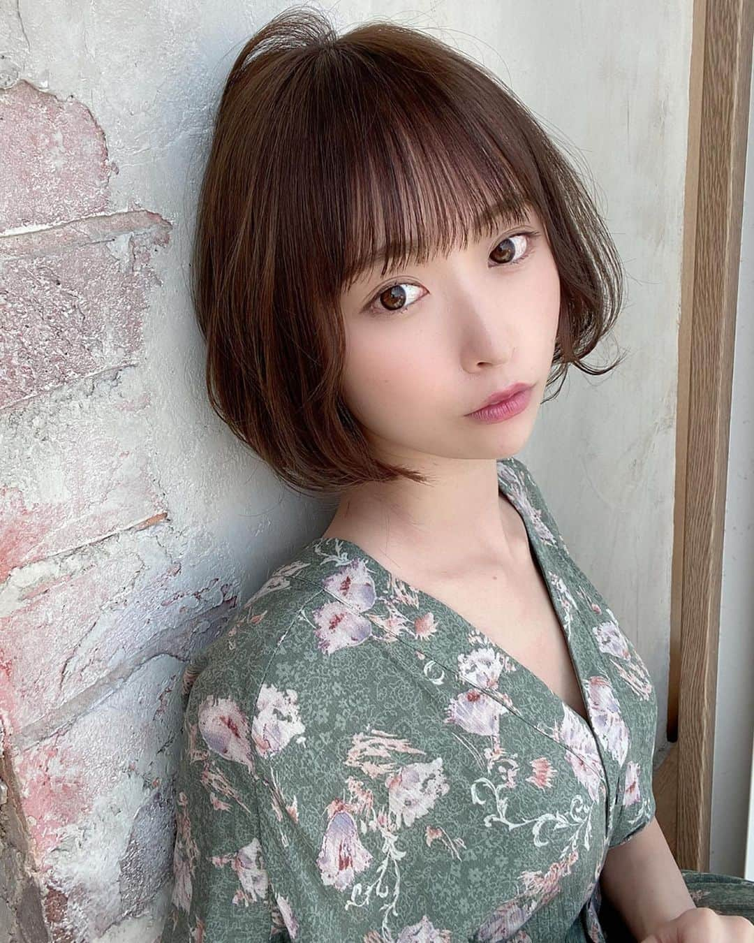 島田玲奈さんのインスタグラム写真 - (島田玲奈Instagram)「. 前髪をパッツンにしてイメチェンしたよ✂︎ . カラーもとってもお気に入り🥰 @tenhouo さん、ありがとう❤️ . 前髪で印象がとっても変わるから、気分転換になる〜嬉しい！ . 前髪伸ばしてみたいなって、ずっと思ってるけど、似合う自信ないのと、結局切っちゃって挑戦できない🤭(笑) . #newhair #ショートヘア #ショートボブ」6月13日 21時18分 - smd_rn321